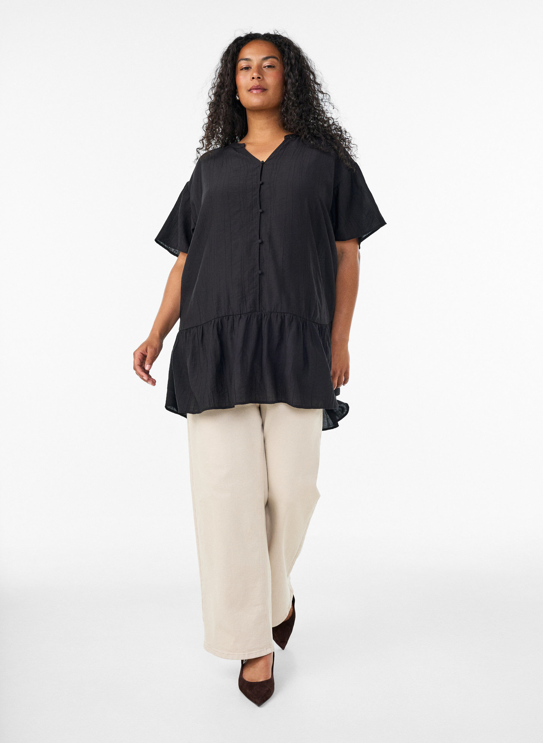 ZizziLosse tuniek met gekreukte structuur en rucherand, Zwart, Model image number 1