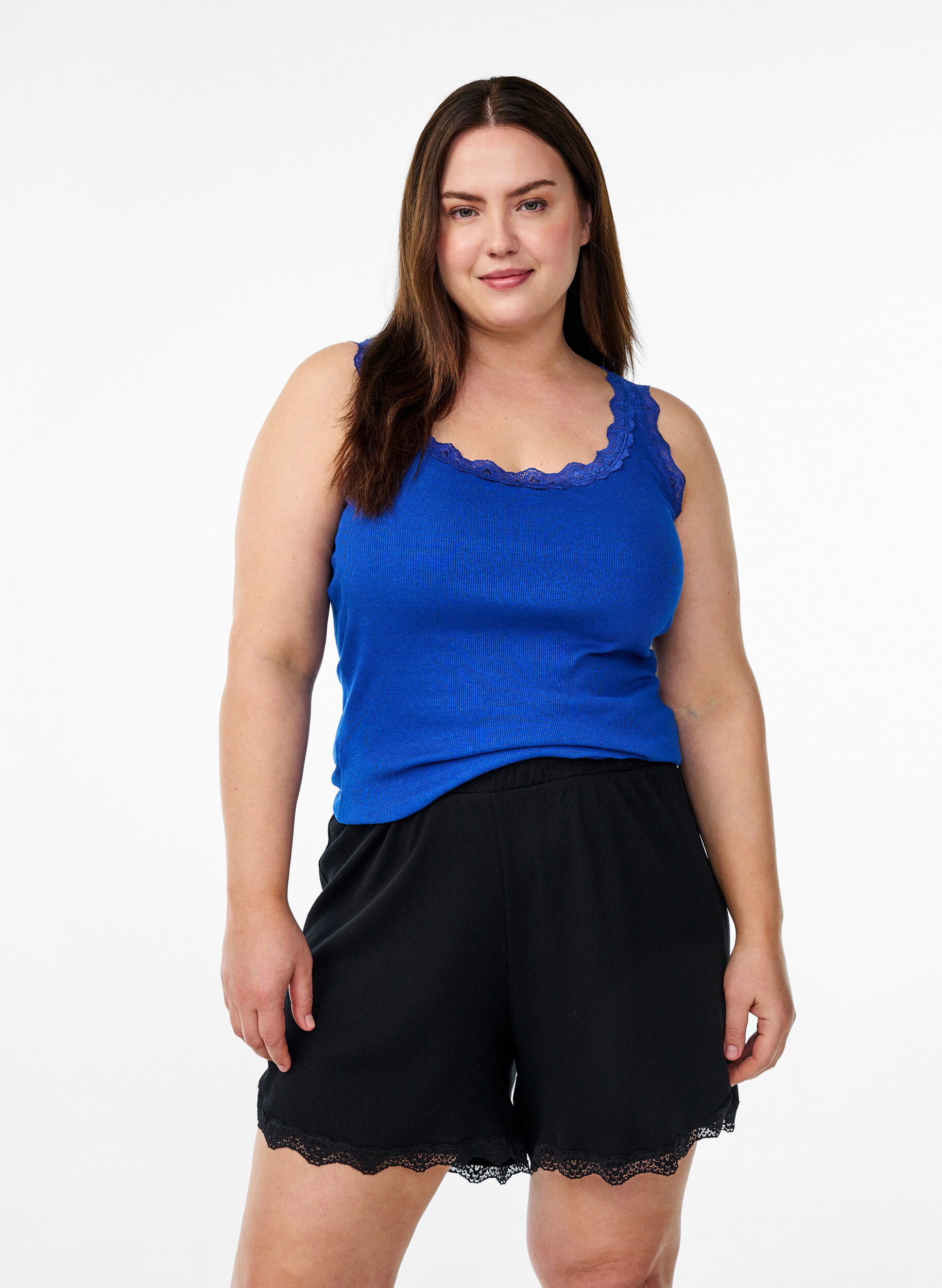 Zizzi Lichte nachtshorts met ribde structuur en kanten afwerking, Zwart, Model image number 0