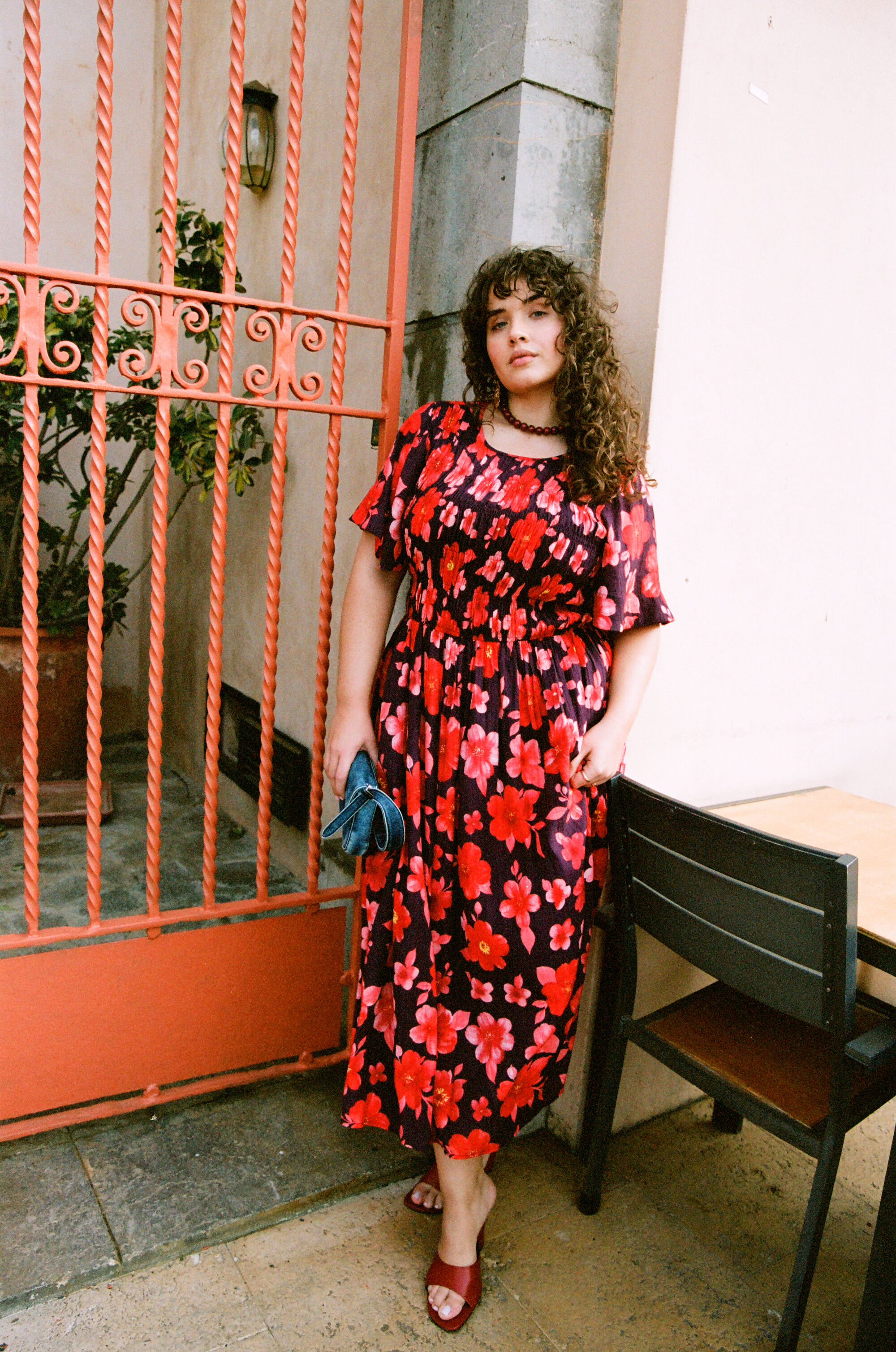 ZizziBloemige elegantie in rood, , Model