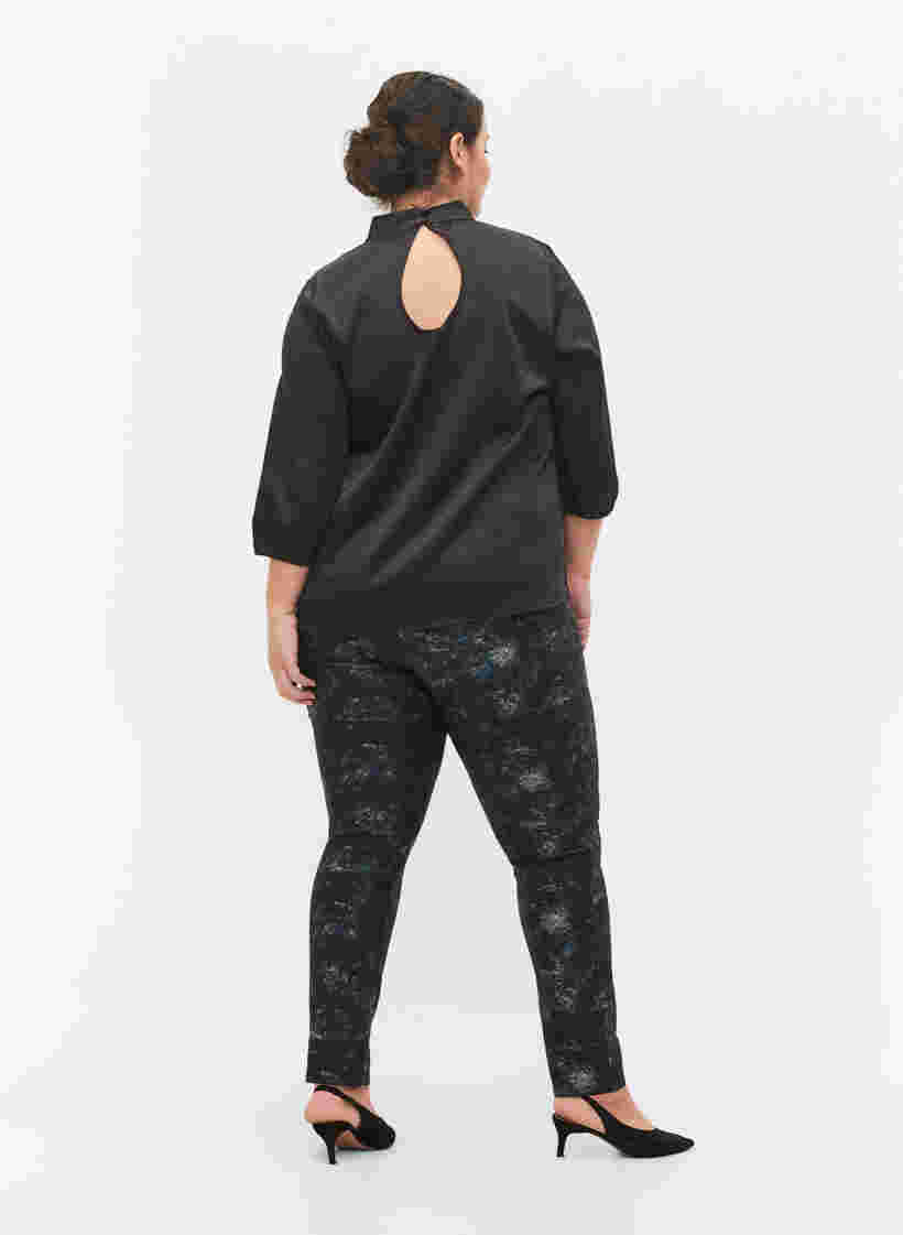 Gedessineerde Emily jeans met klinknagels, Black AOP, Model image number 1