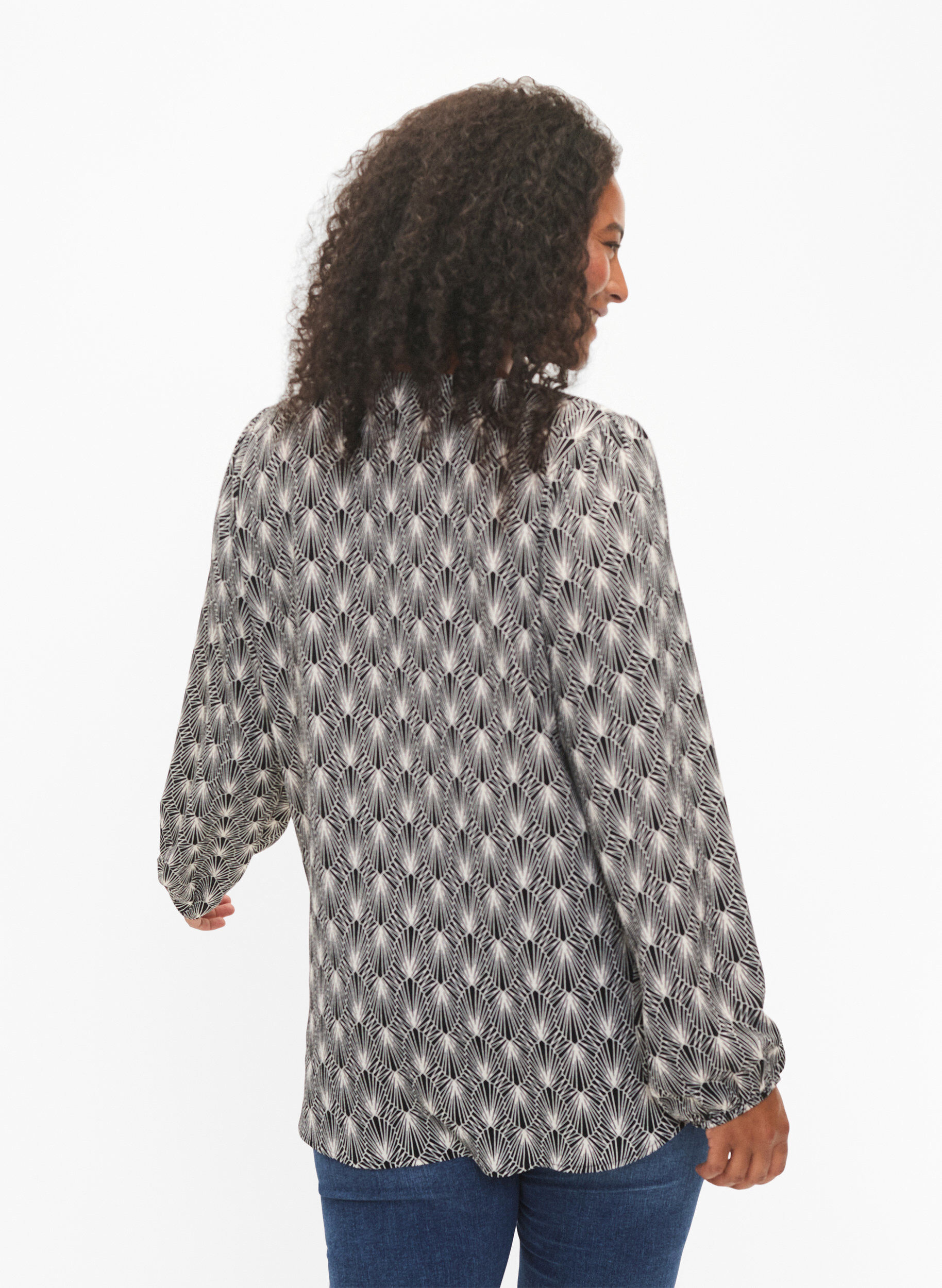 Zizzi Shirtblouse met V-hals en print, Birch Graphic AOP, Model image number 1