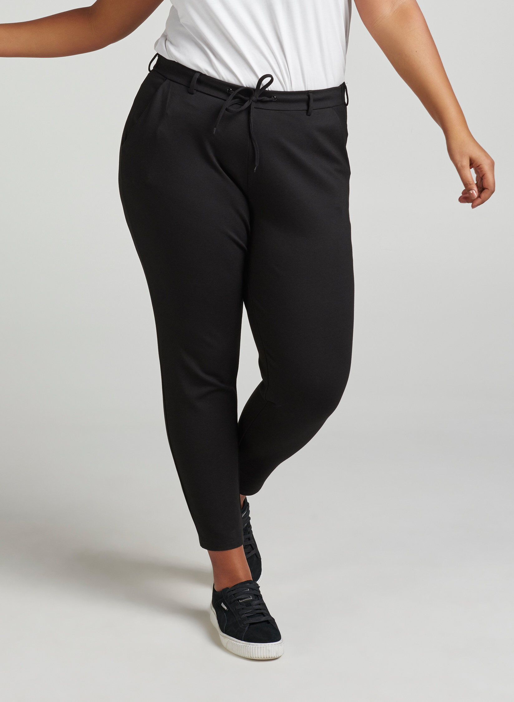 Zizzi Cropped Madison broek, Black, Model image number 2