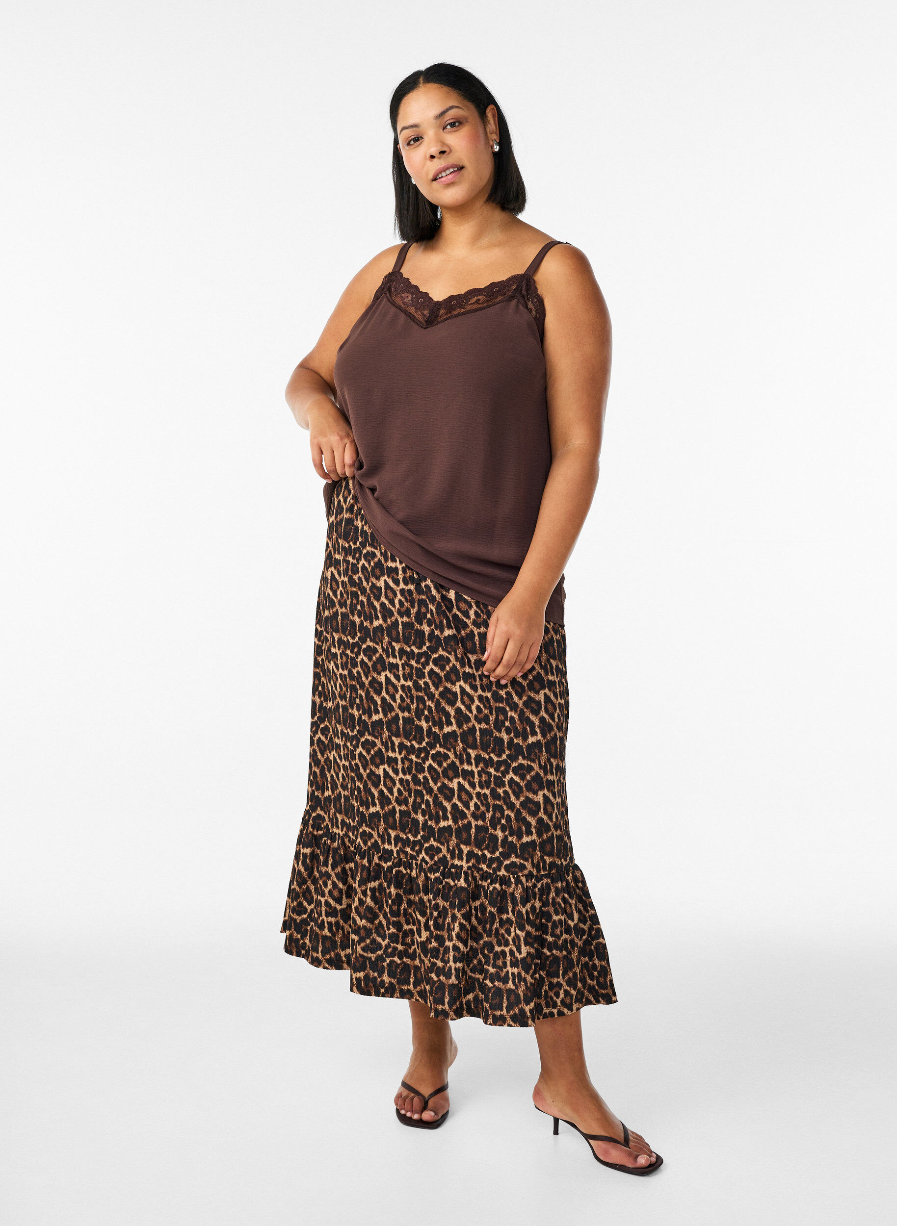 Zizzi Cami top met V-hals en kanten rand, Bruin, Model image number 1