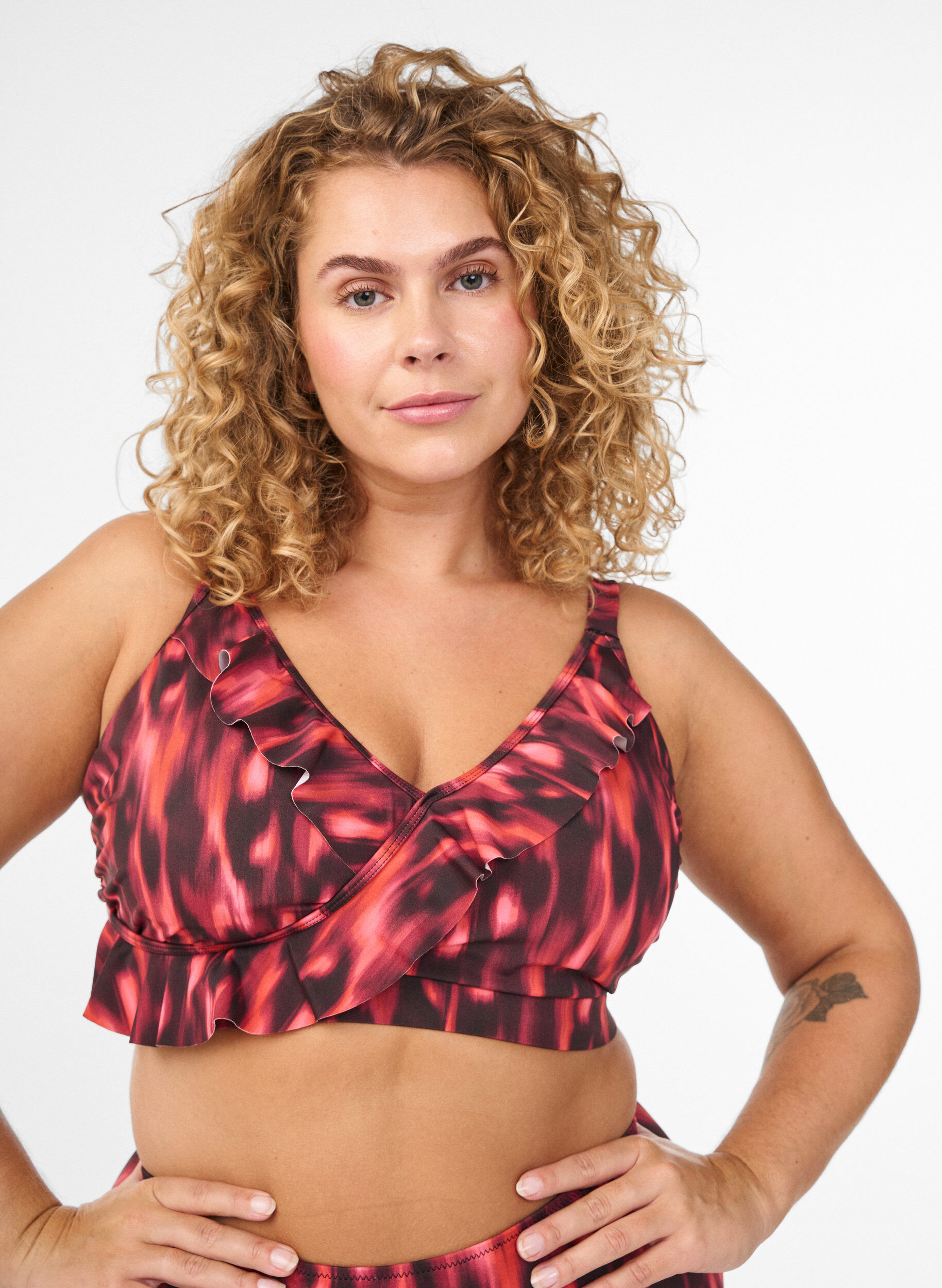 Zizzi Bikinitop met print en ruchesdetails, Roze, Model image number 0