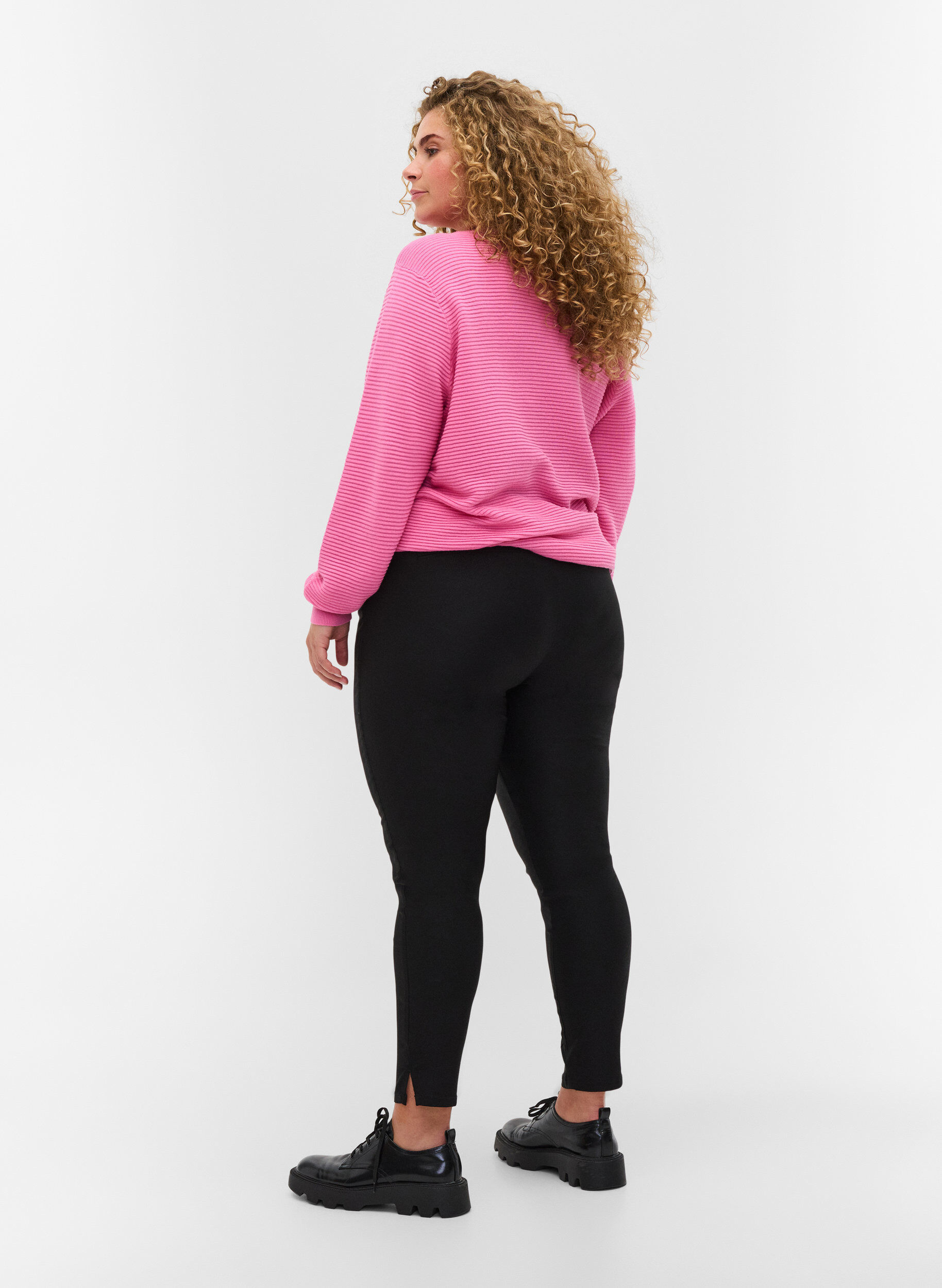 Zizzi Cropped broek met een lichte glans, Black, Model image number 1