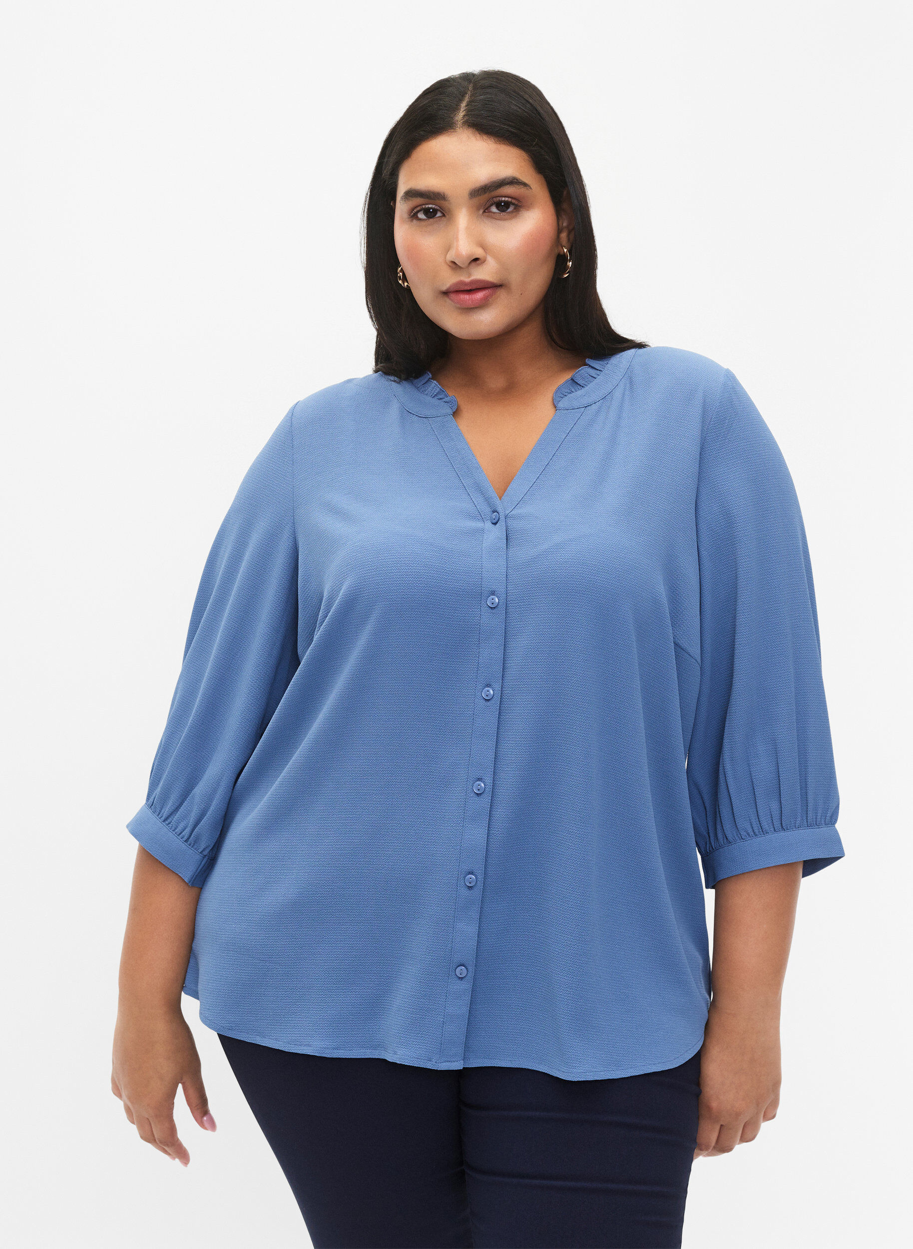 Zizzi Overhemdblouse met 3/4-mouwen en een kraag met ruches, Moonlight Blue, Model image number 0