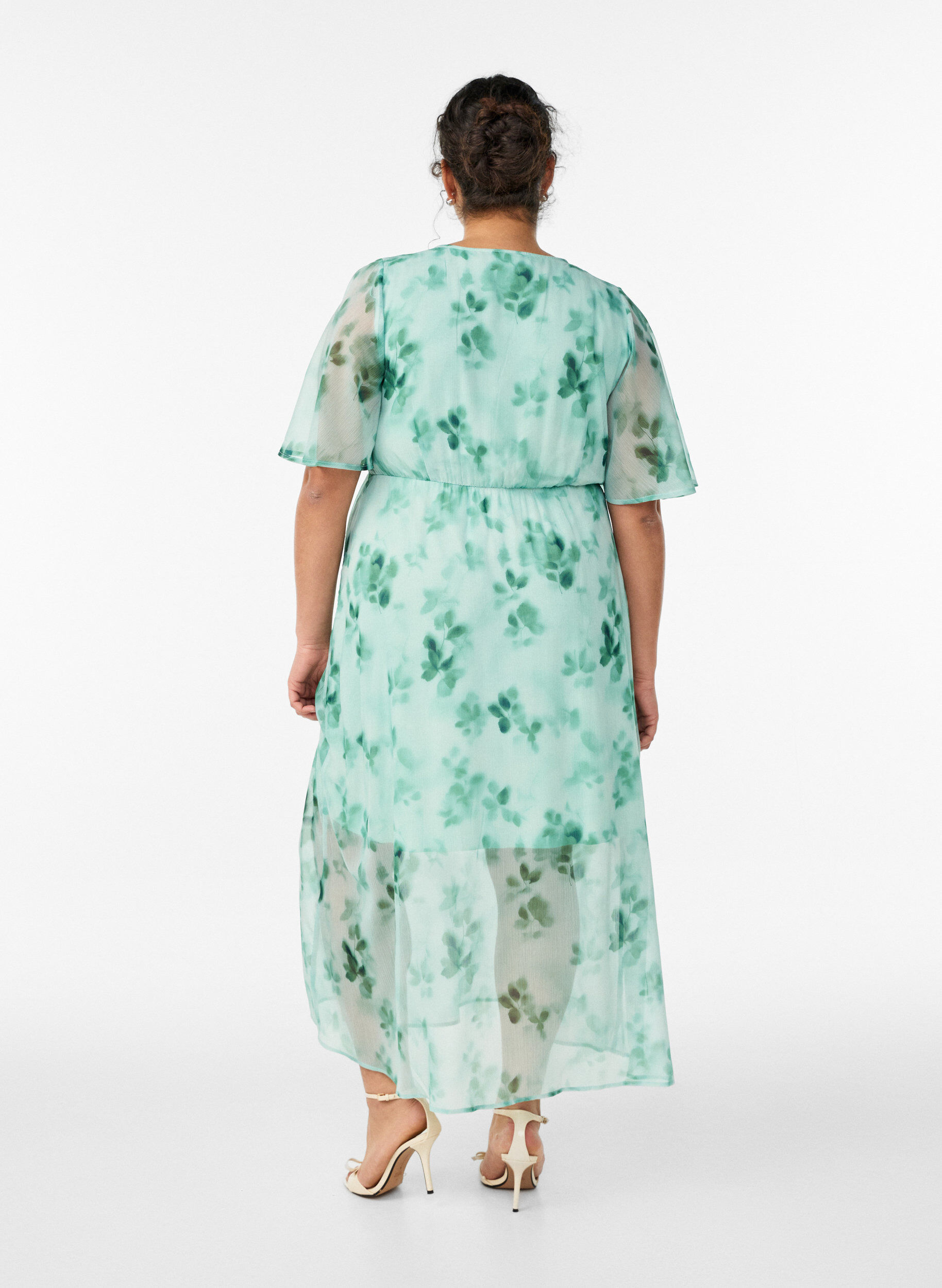 Zizzi Lange chiffon jurk met bloemenprint en korte mouwen, Groen, Model image number 1