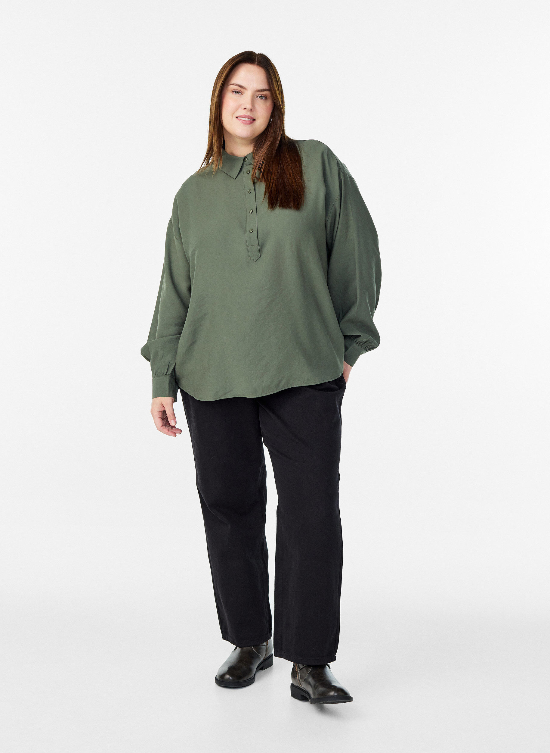 Zizzi Blouse met knoopdetail op de rug, Groen, Model image number 1