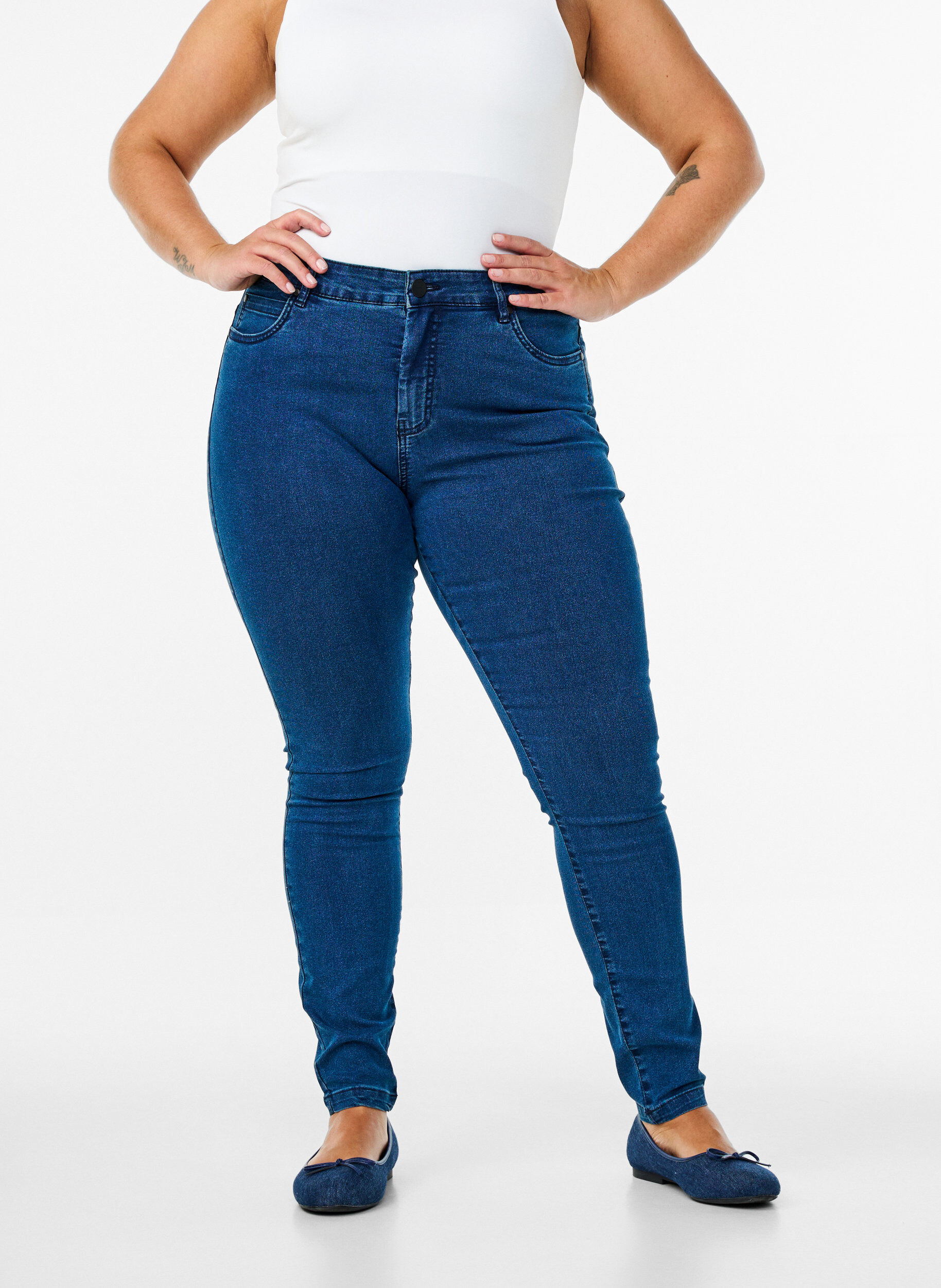Zizzi super slim fit Amy jeans met hoge taille, Blauw, Model image number 3