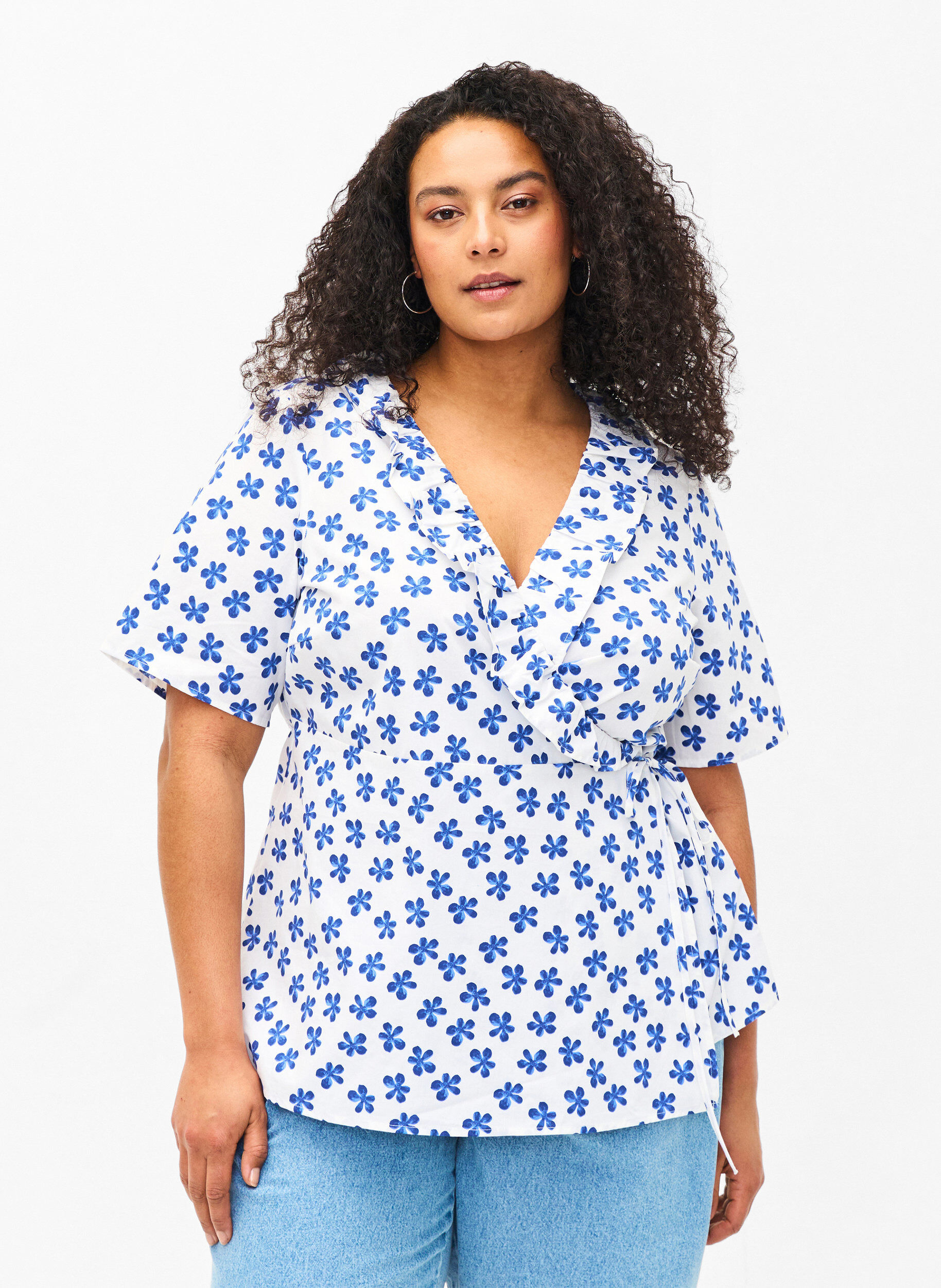 Zizzi Katoenen wikkelblouse met bloemenprint, B.White/Small Flower, Model image number 0