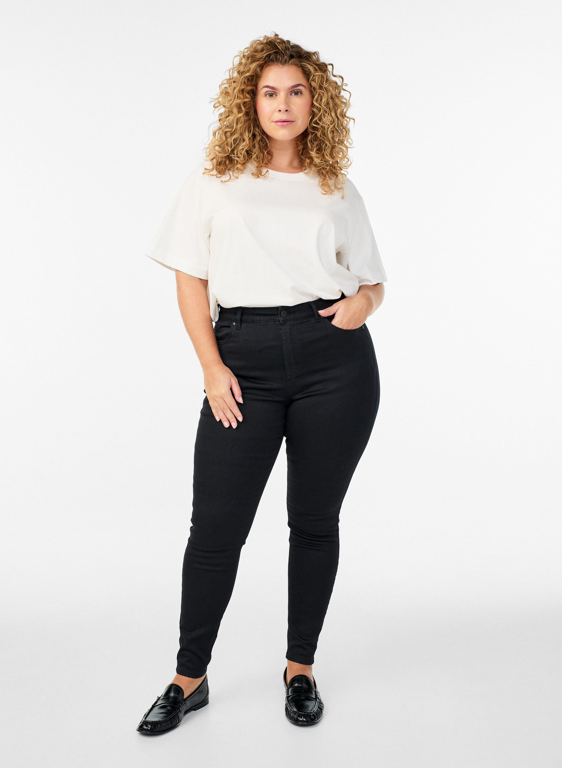 Super slim Amy jeans met hoge taille, Zwart, Model