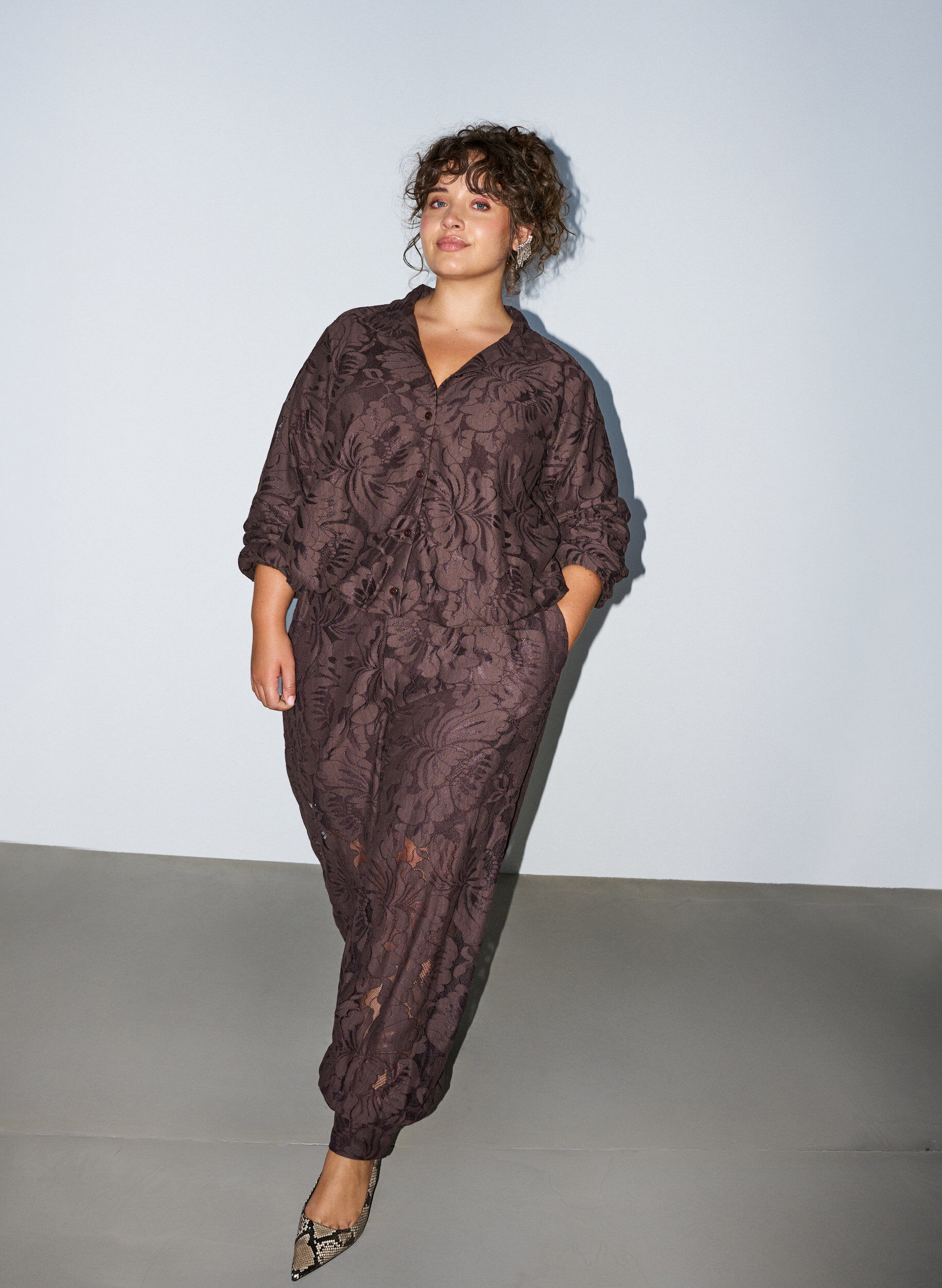 ZizziBomberjack met jacquard bloemenpatroon, Bruin, Model image number 1