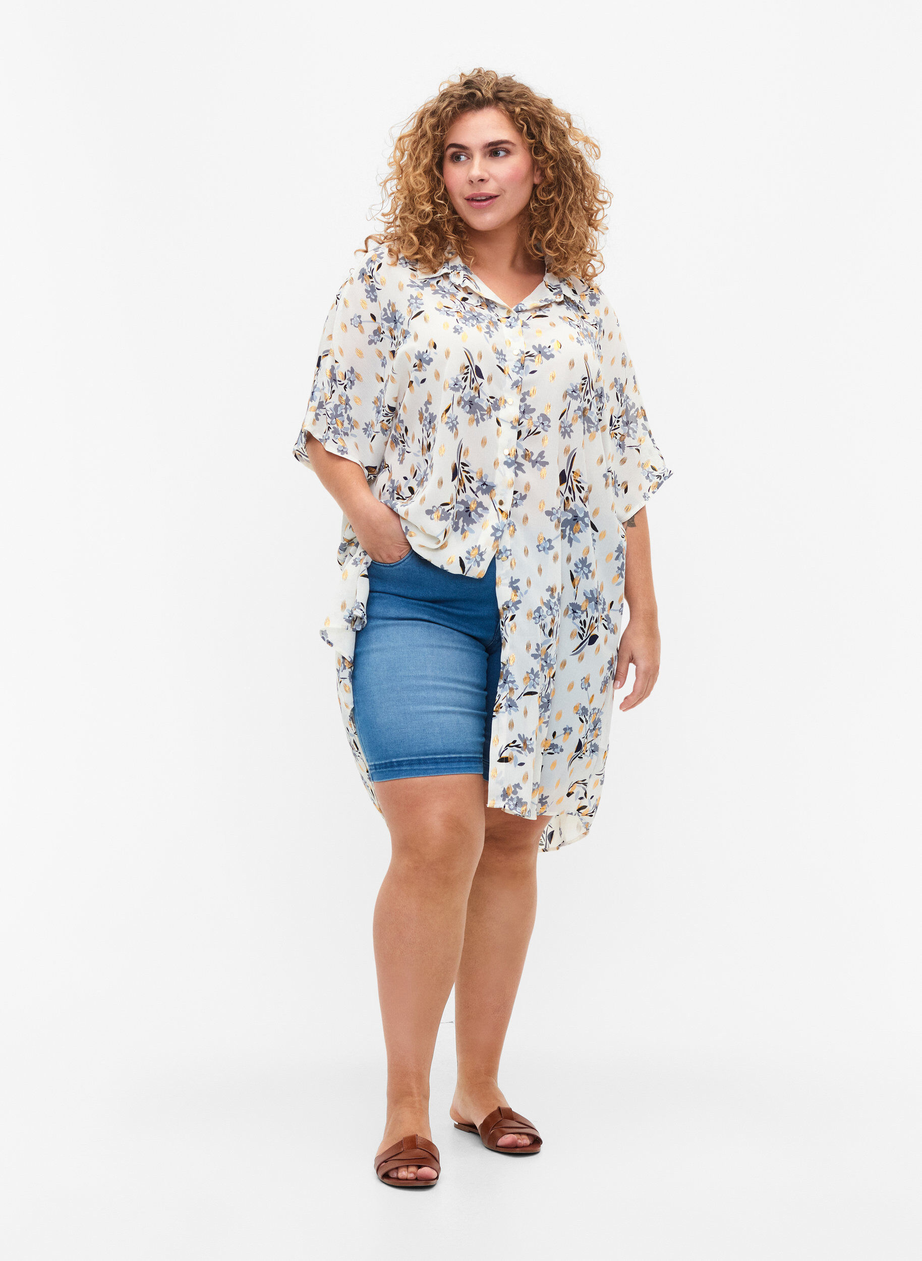 Zizzi Lang shirt met bloemenprint, White Flower/Gold, Model image number 2