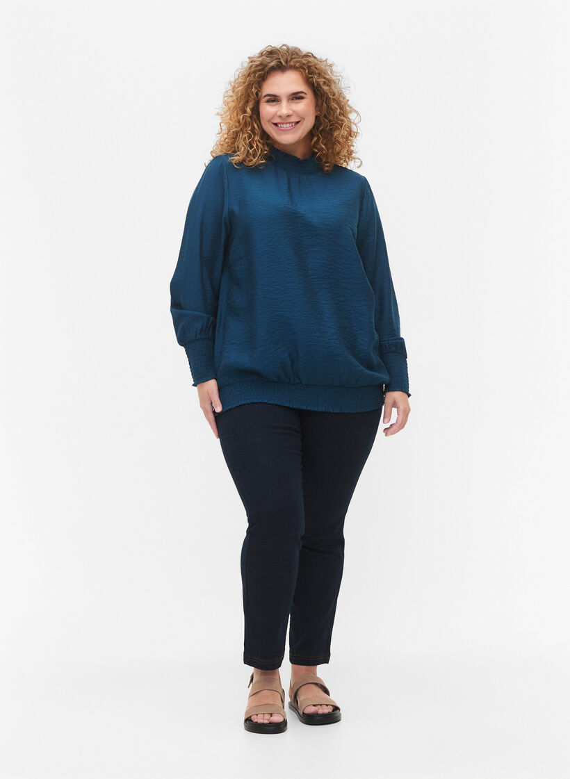 Viscose blouse met smokwerk, Reflecting Pond, Model image number 2