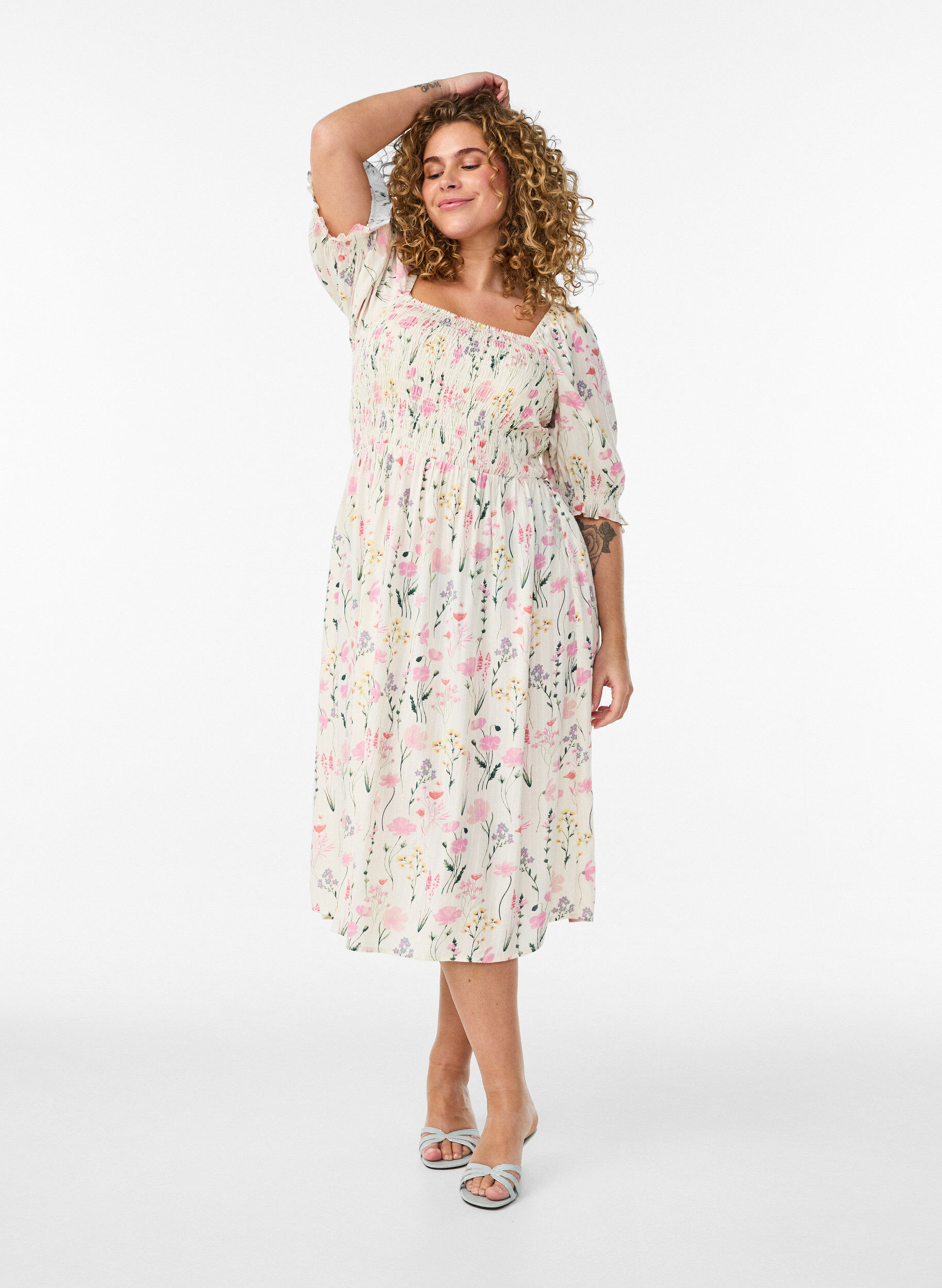 Gebloemde viscose zomerjurk, Vanille, Model