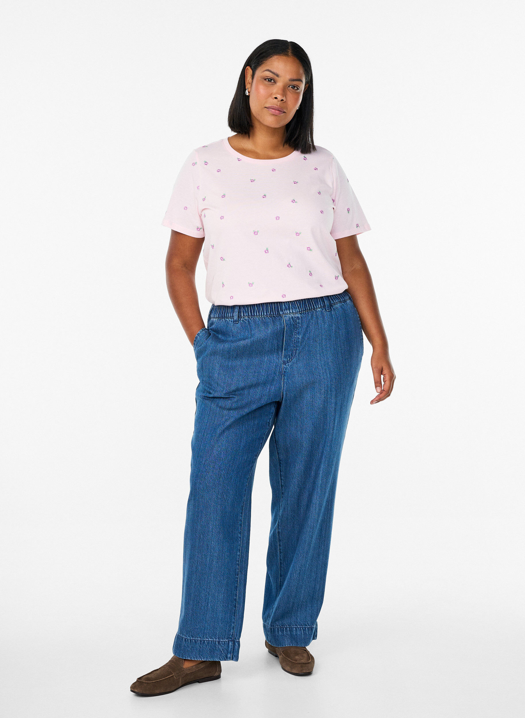 Zizzi T-shirt in biologisch katoen met geborduurde motieven, Roze, Model image number 1