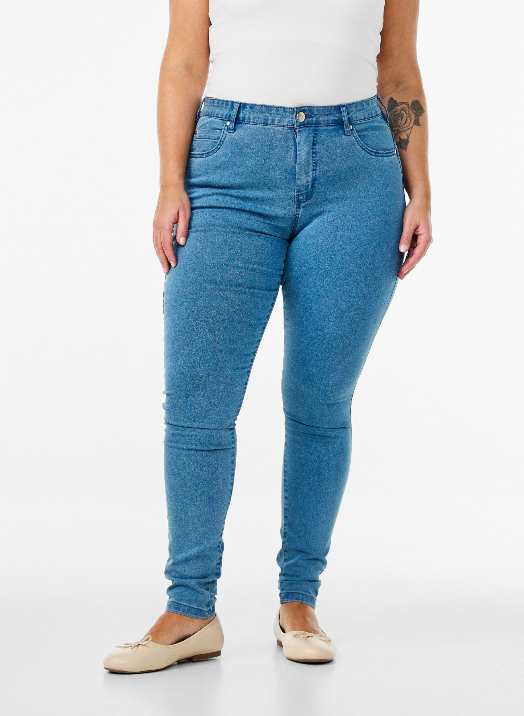 Zizzi super slim fit Amy jeans met hoge taille, Blauw, Model image number 2