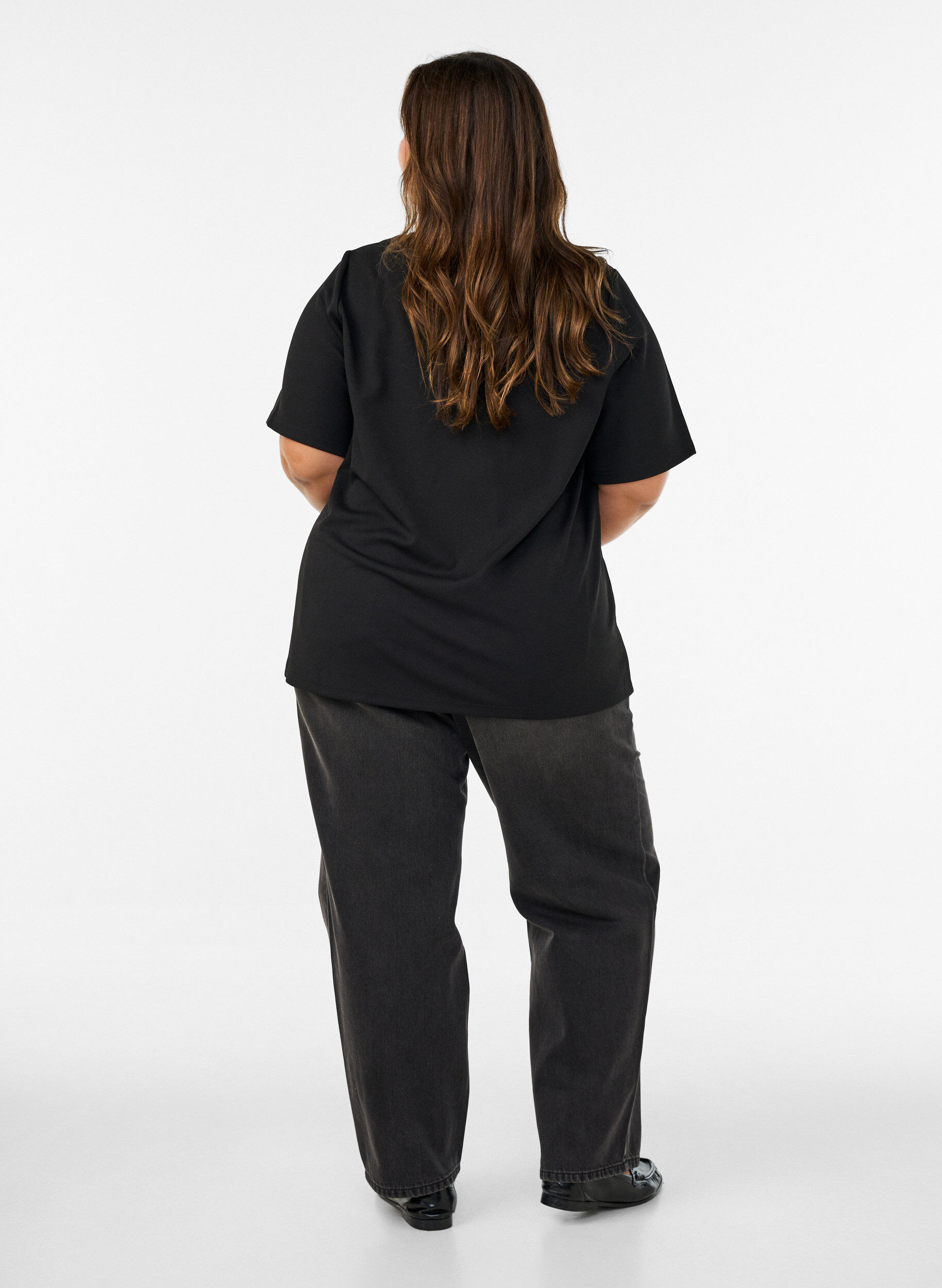 ZizziT-shirt met splitjes en decoratieve knoopsluitingen, Zwart, Model image number 2