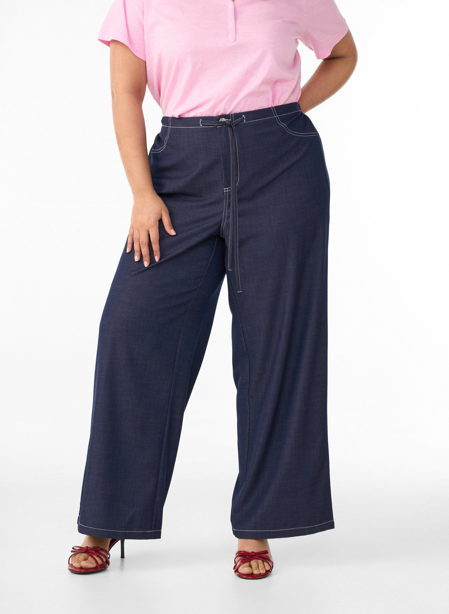 Zizzi Denimlook broek met contrasterende stiksels, Blauw, Model image number 2
