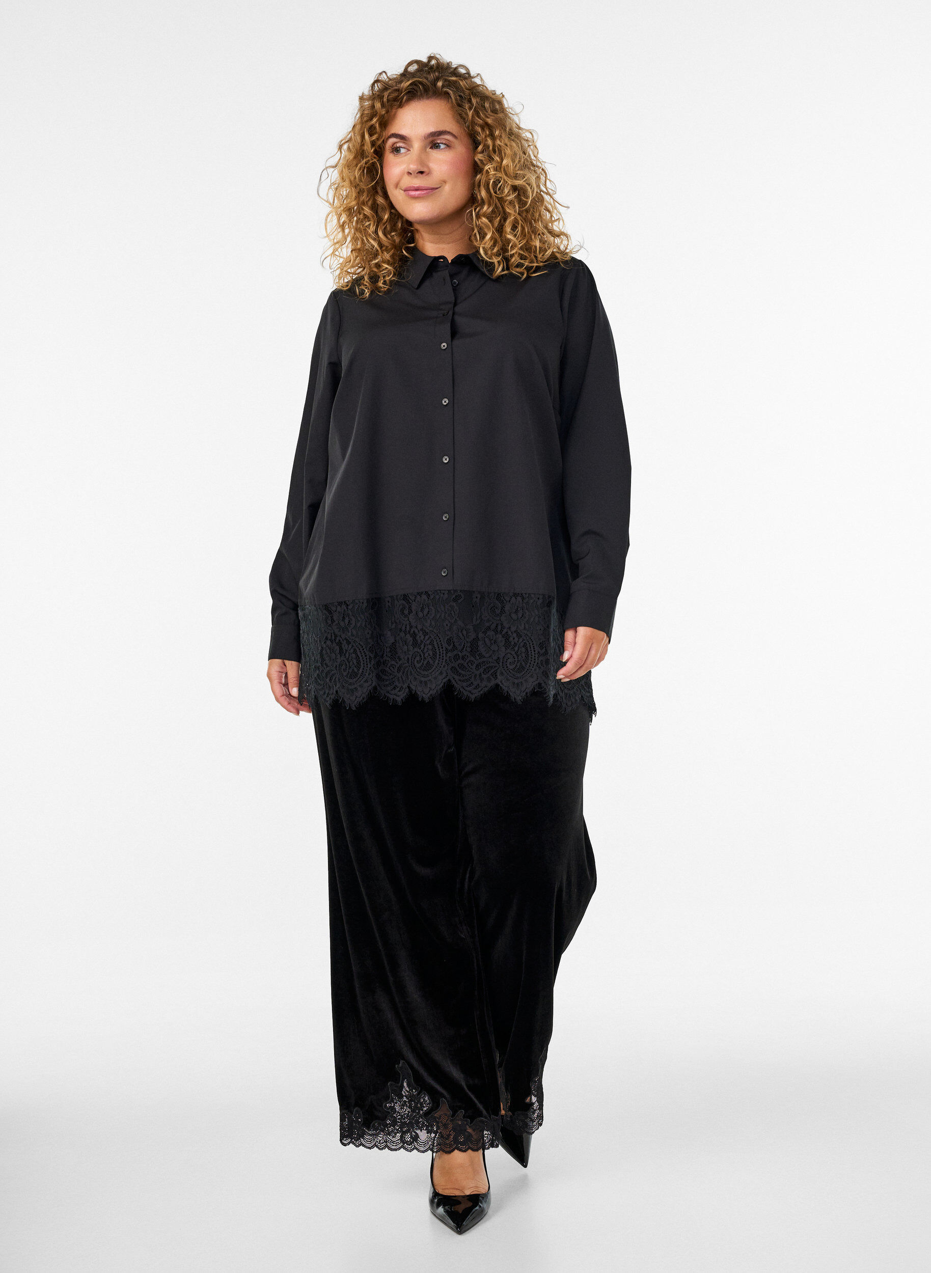 ZizziLosse blouse met een brede kanten rand, Zwart, Model image number 1