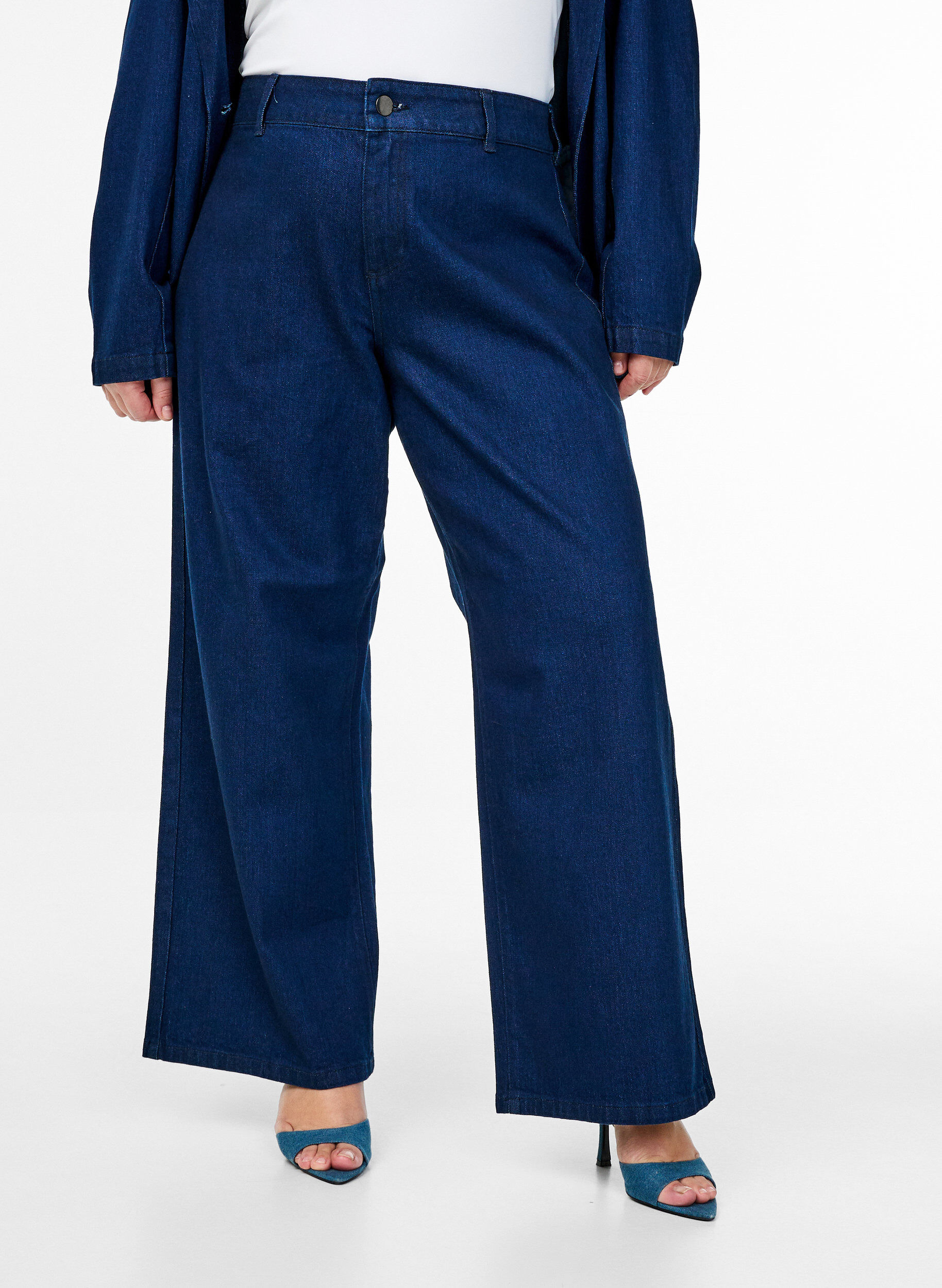 Zizzi High waist wijde pijpen jeans, Blauw, Model image number 2