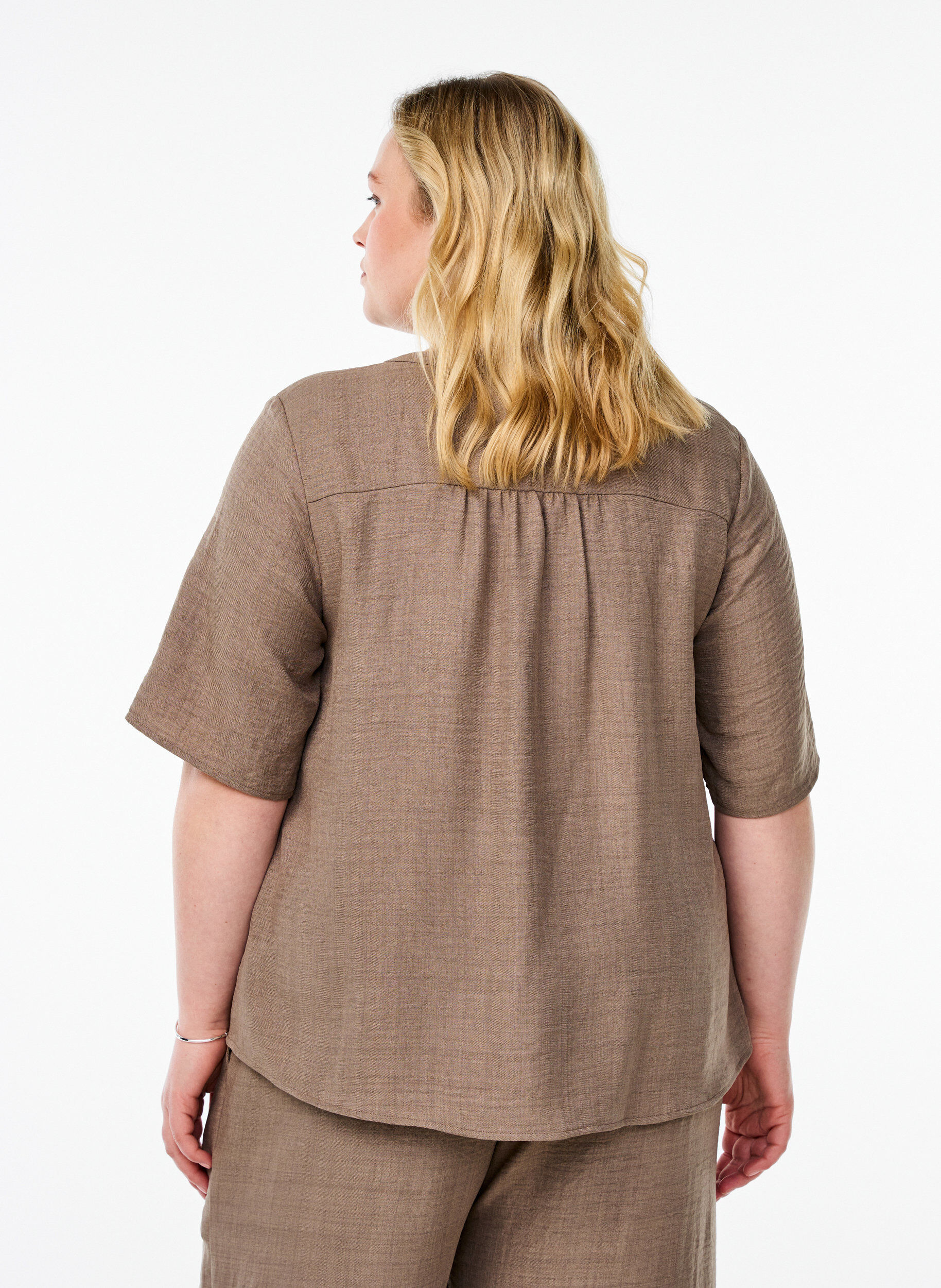 Zizzi Overhemd blouse met V-hals en korte mouwen, Bruin, Model image number 2
