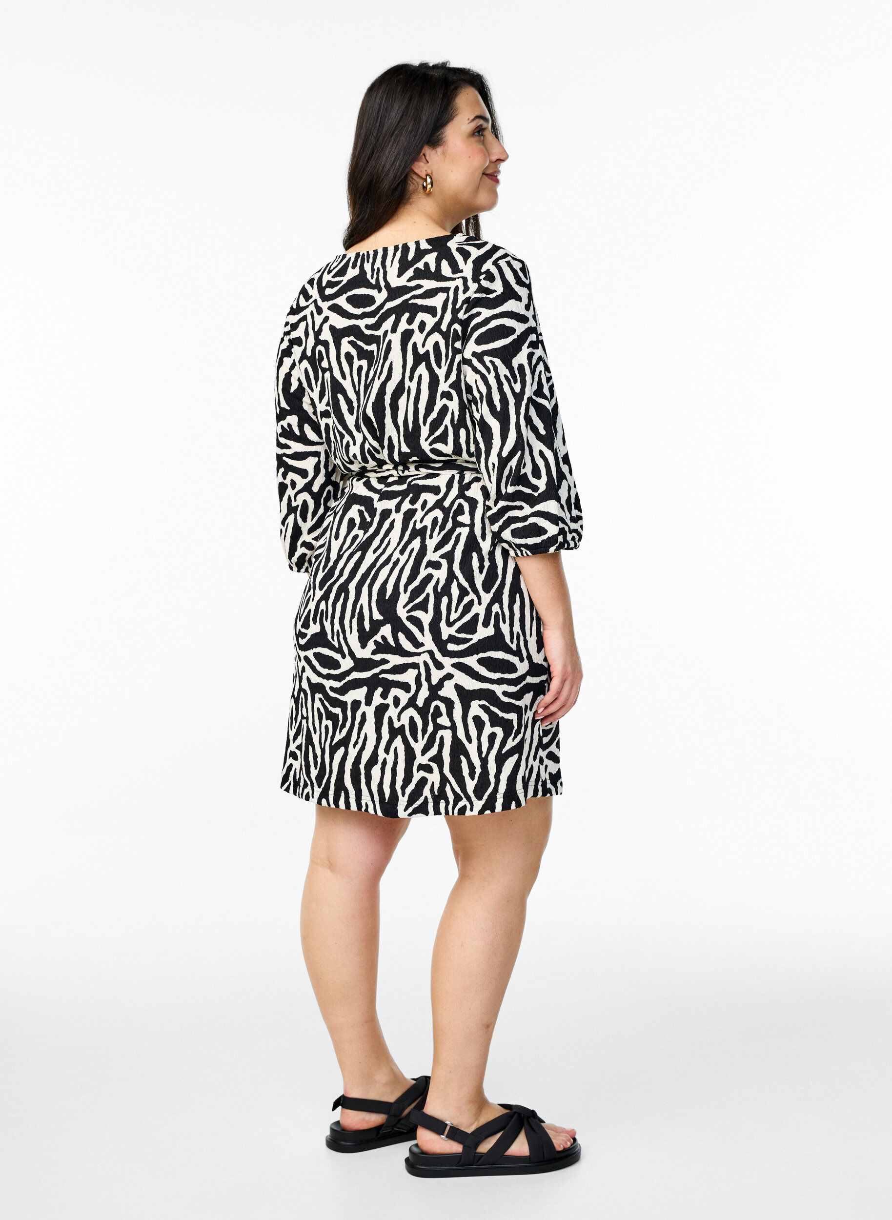 Zizzi Jurk met 3/4 mouwen en zebraprint, Zwart, Model image number 2