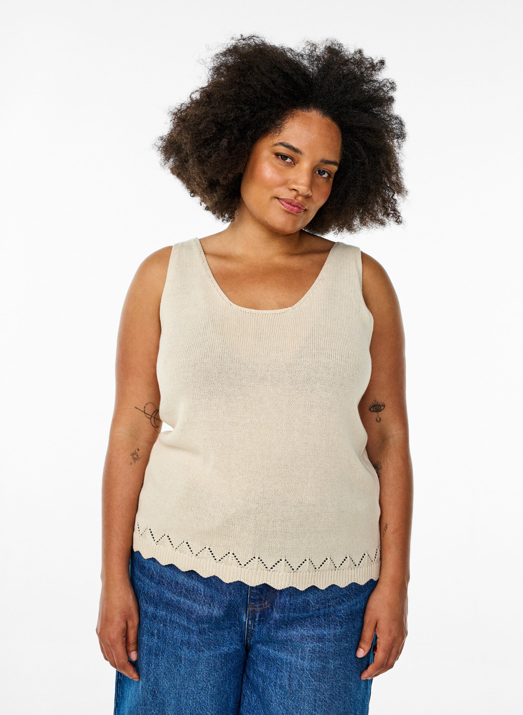 Zizzi Mouwloze gebreide top met geschulpte rand, Sandshell, Model image number 0