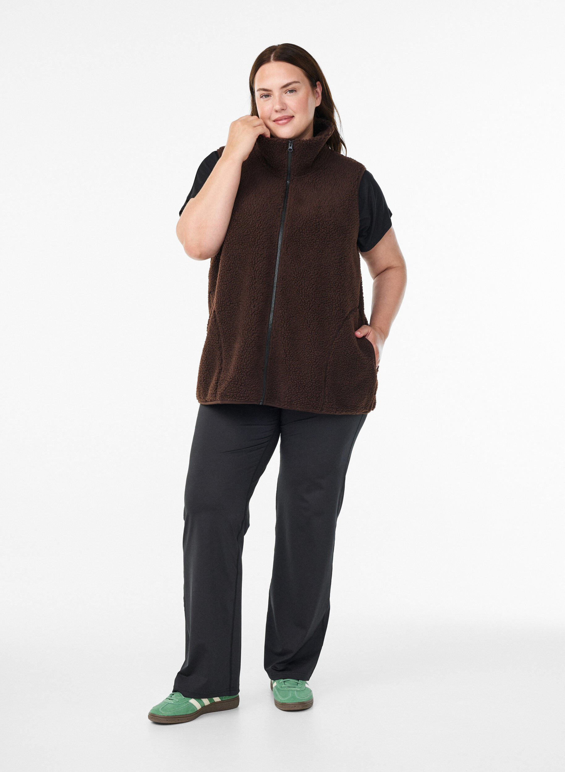 Zizzi Teddy fleece gilet met ritssluiting en zakken, Bruin, Model image number 1