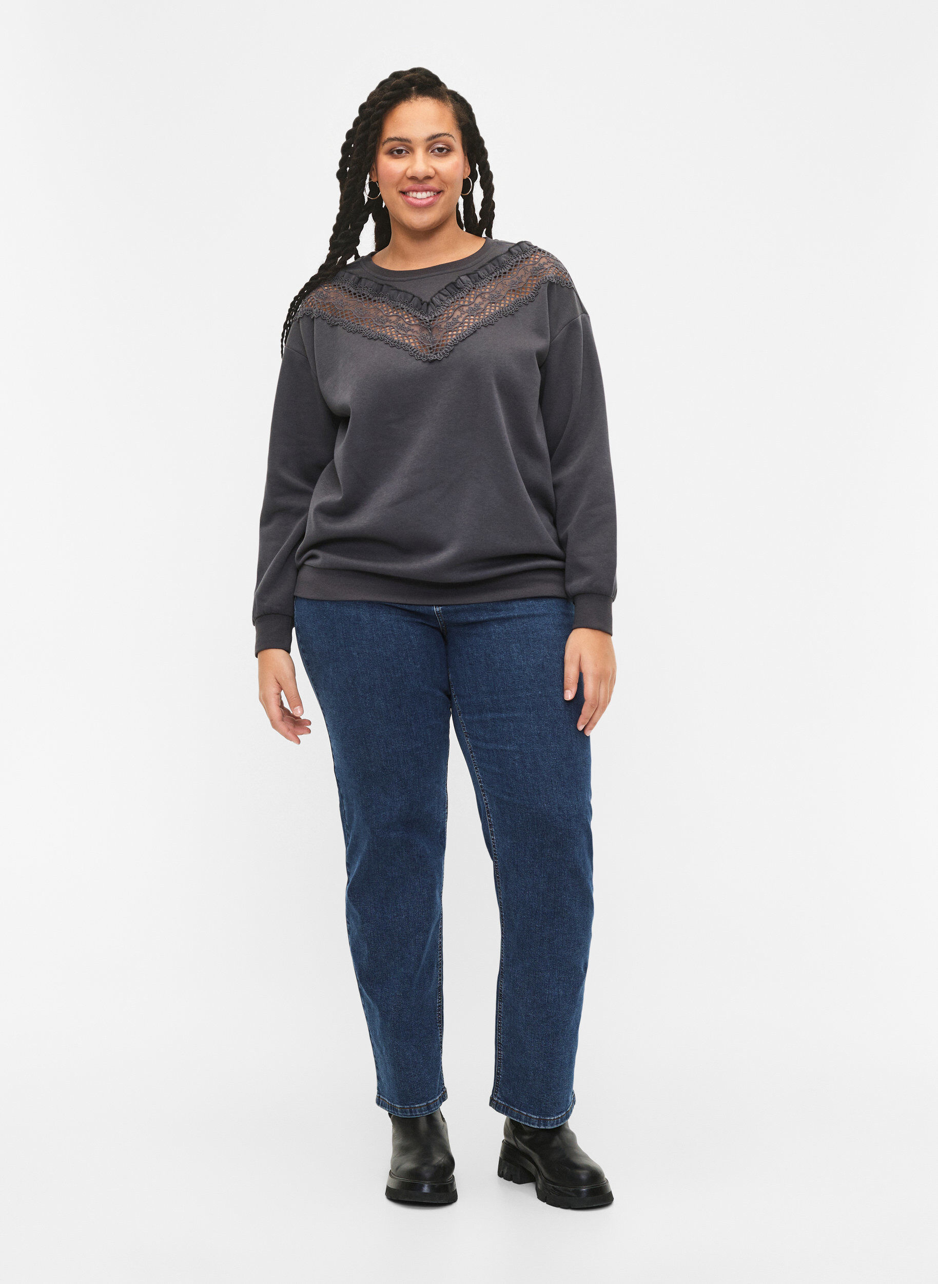 Zizzi Sweatshirt met ruches en gehaakt detail, Dark Grey, Model image number 2