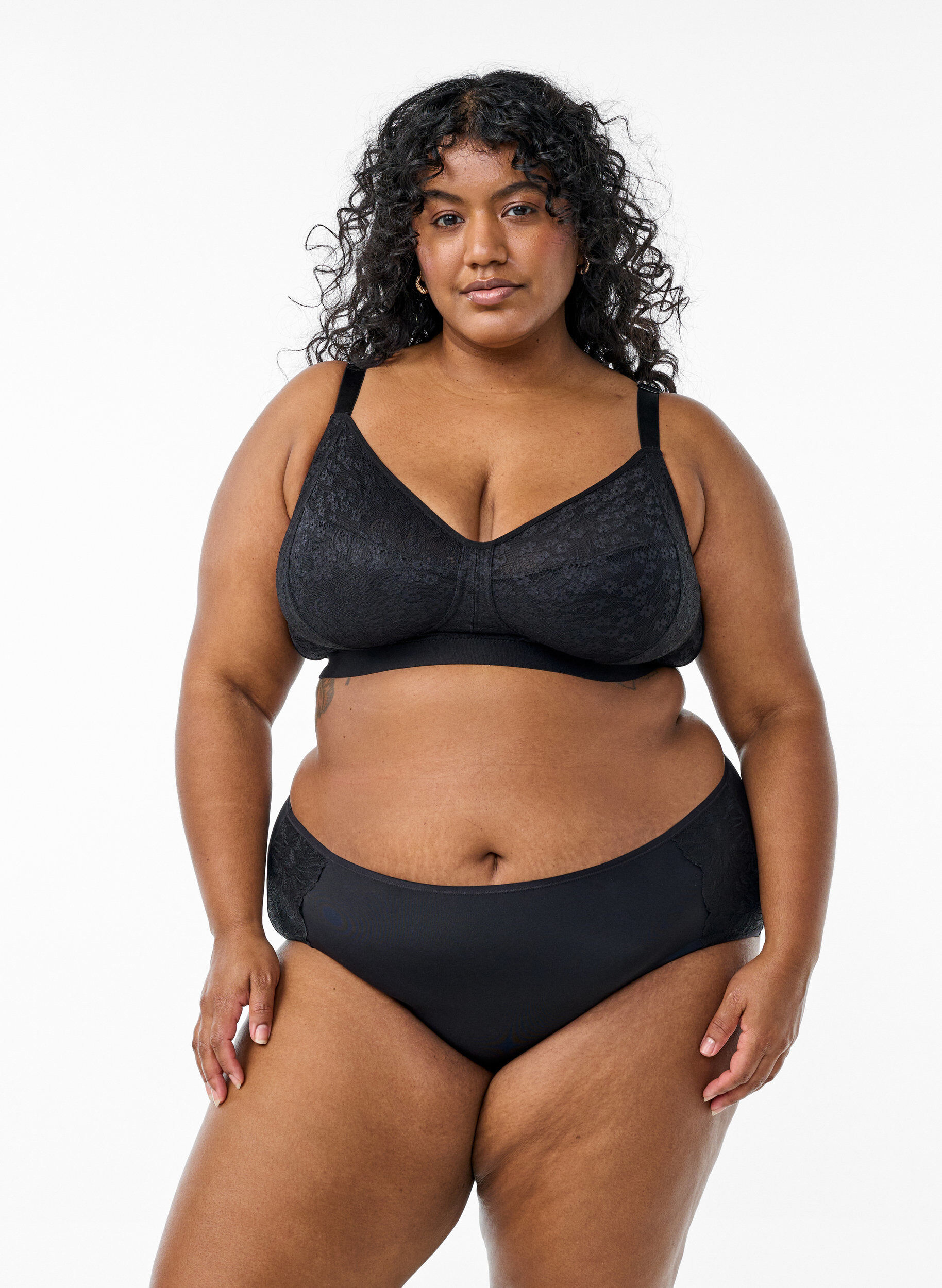 Zizzi Draadloze bh met kant, Zwart, Model image number 1