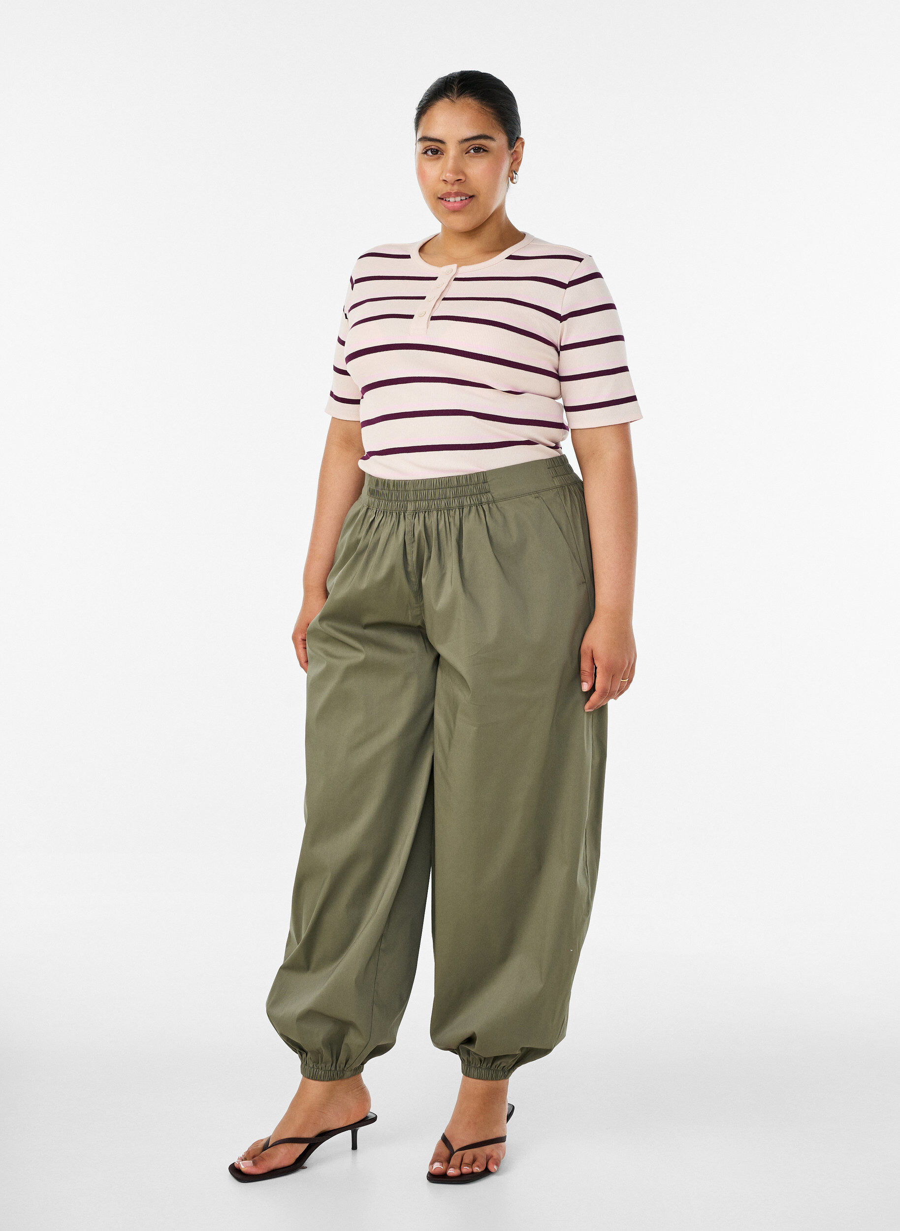 Ballonbroek met zakken en een elastische tailleband, Groen, Model