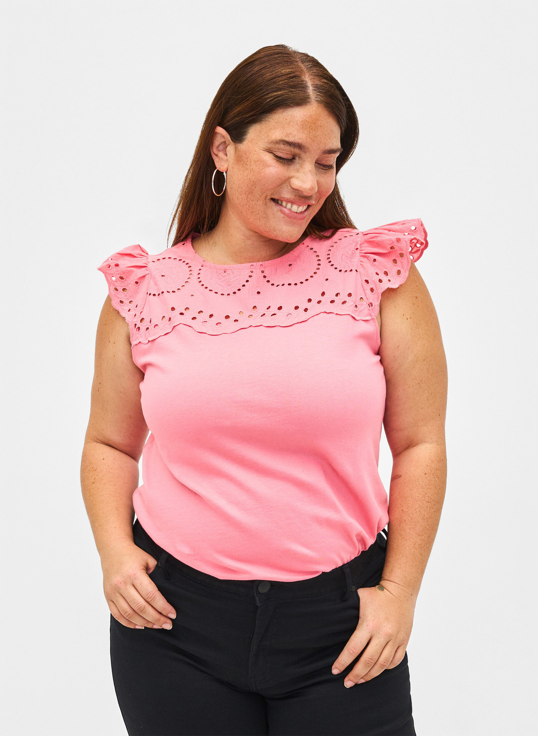 Zizzi T-shirt van biologisch katoen met broderie anglaise, Strawberry Pink , Model image number 0
