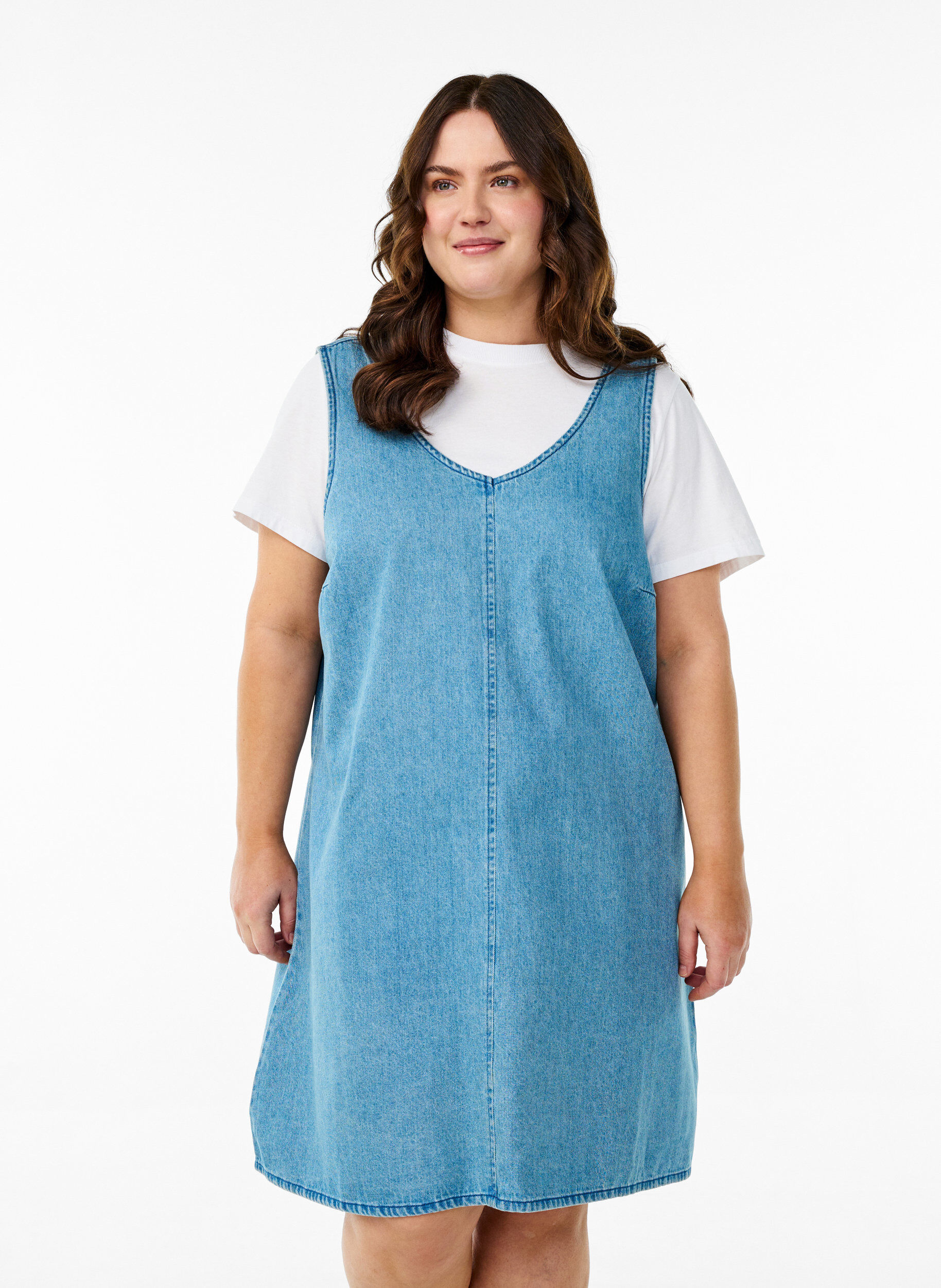 Zizzi Tuinjurk van denim met V-hals, Blauw, Model image number 0