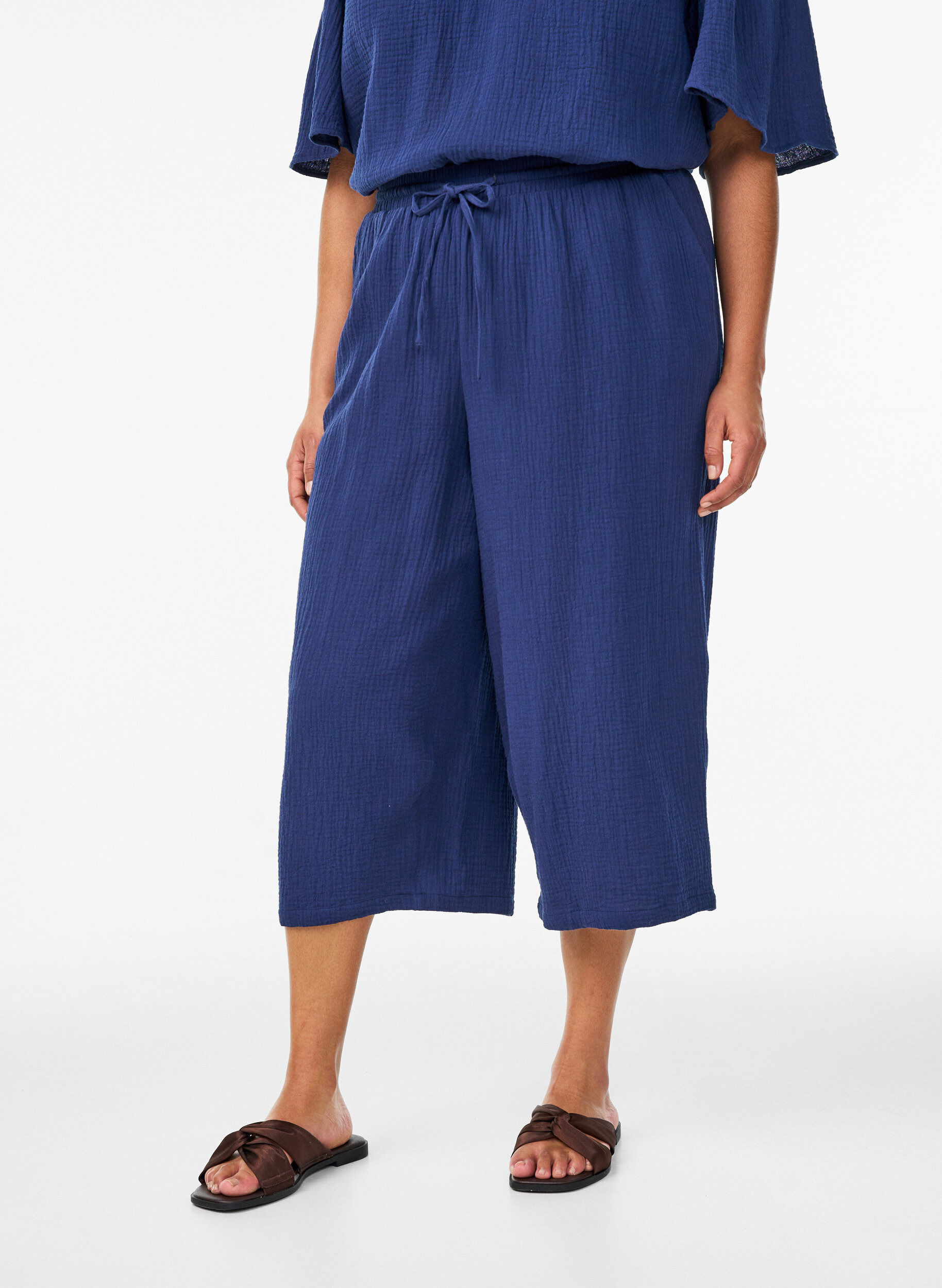 Zizzi Blouse in katoen mousseline met broderie anglaise en 1/2 mouwen, Blauw, Model image number 3