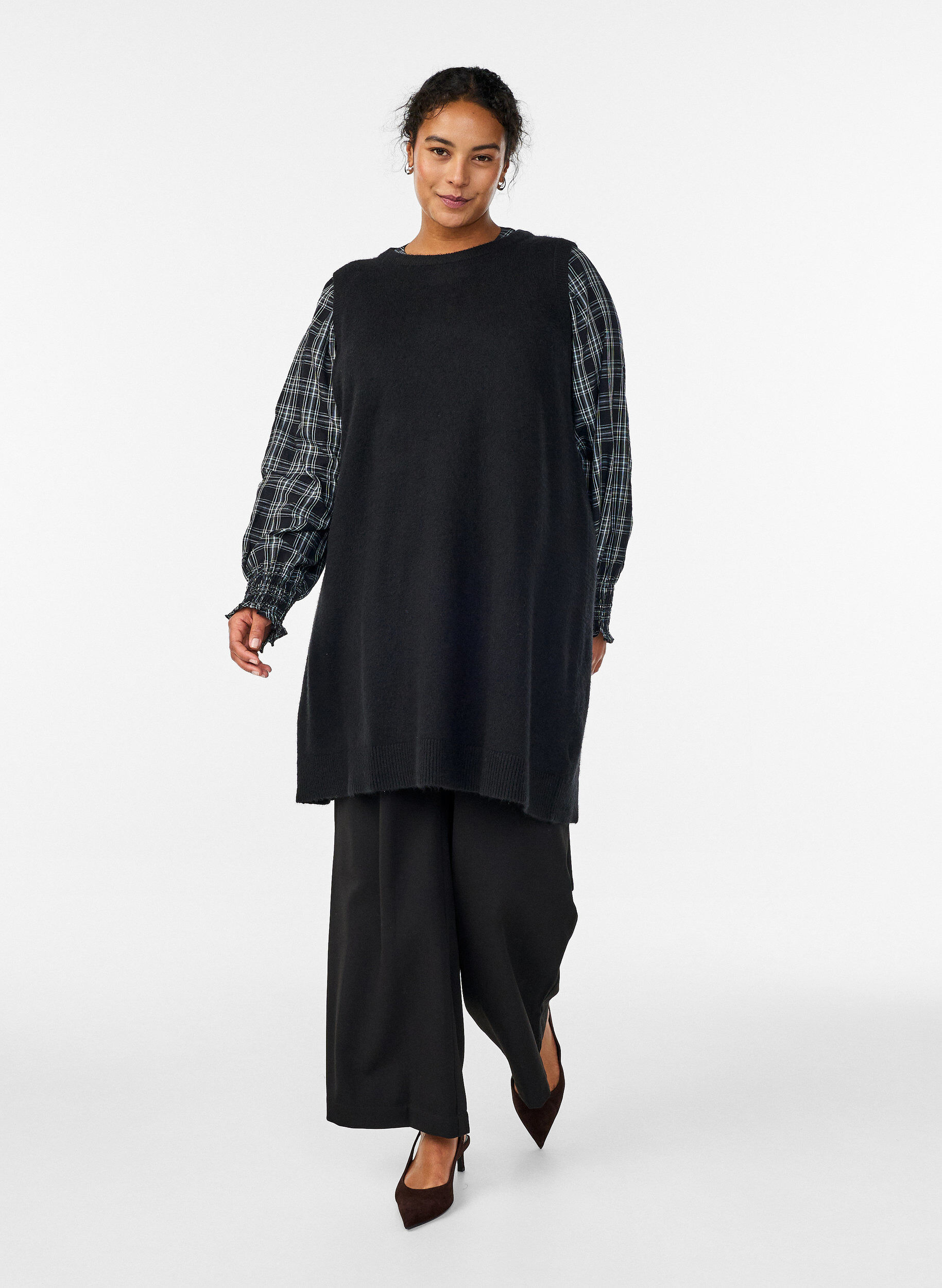 Zizzi Korte gebreide jurk zonder mouwen, Zwart, Model image number 1