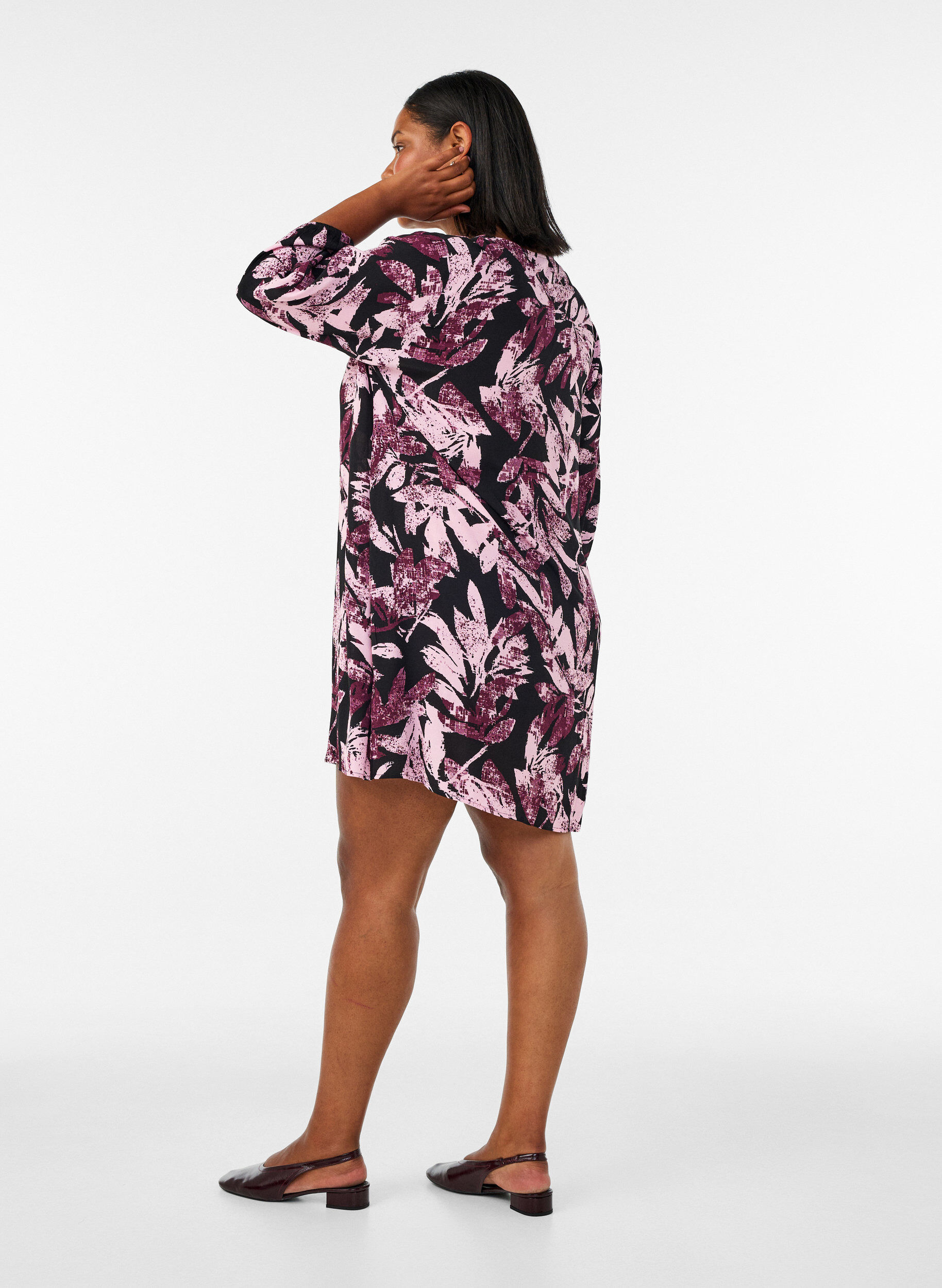 ZizziKorte viscose jurk met bloemenprint en 3/4 mouwen, Zwart, Model image number 2