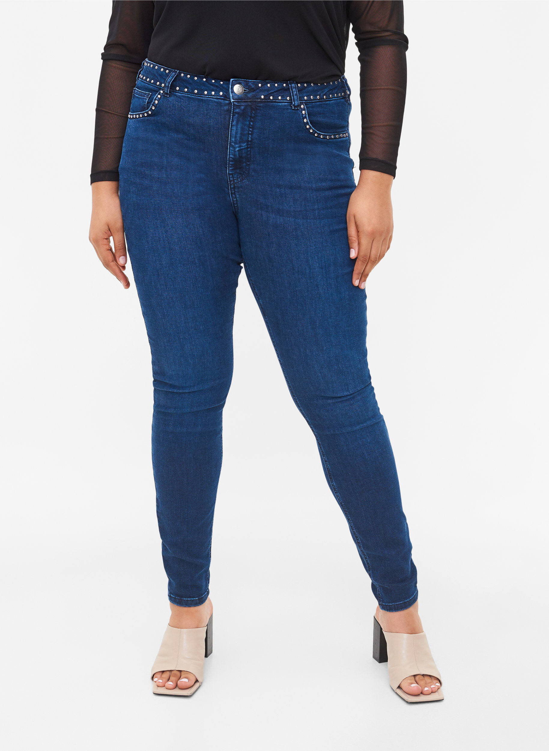 Zizzi Super slanke Amy jeans met klinknagels, Dark blue, Model image number 3