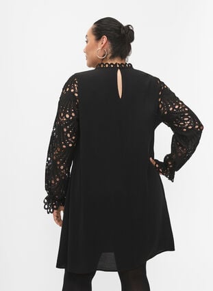 Viscose jurk met crochet mouwen, Black, Model image number 1
