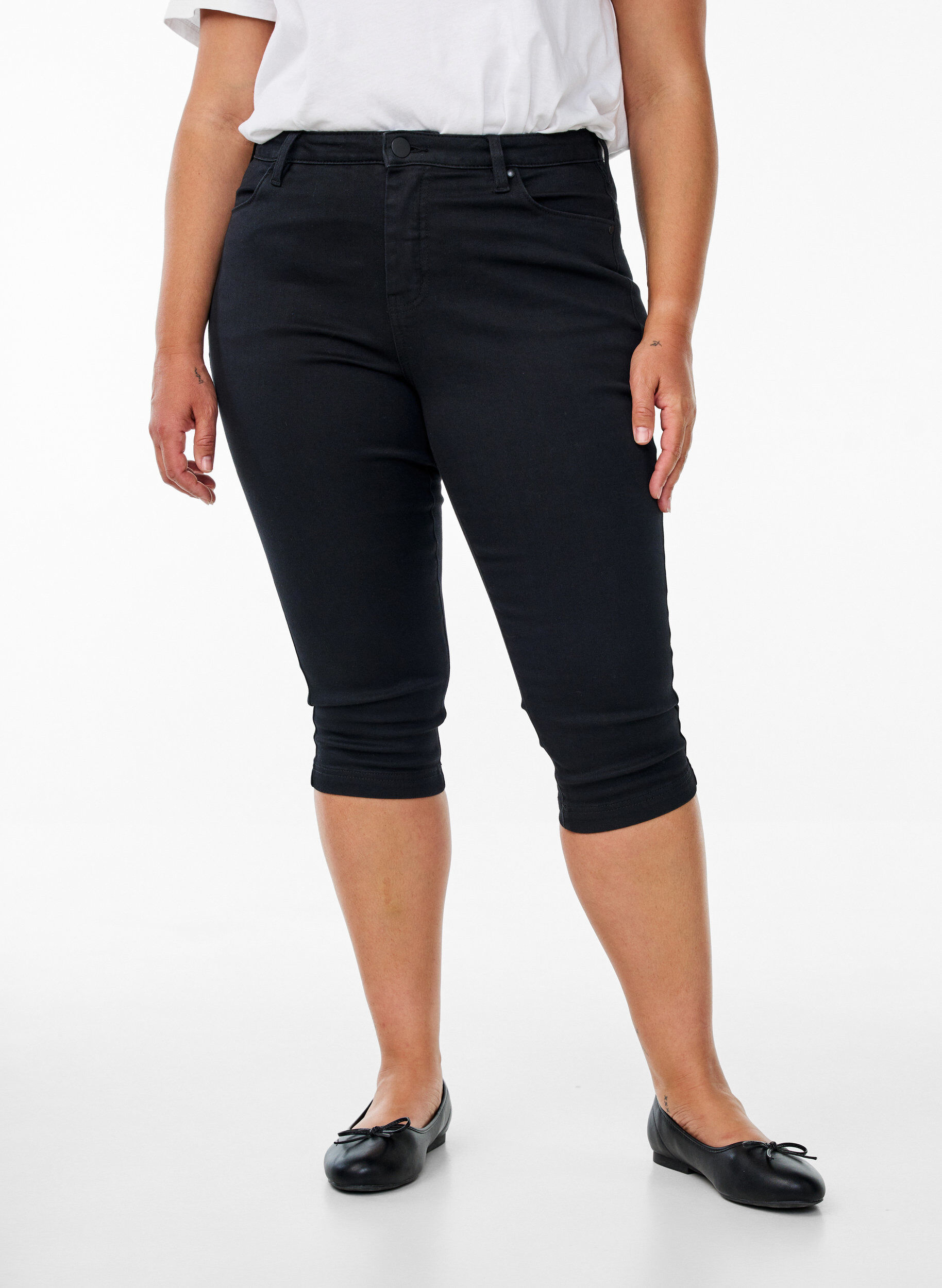 Zizzi Amy capri jeans met hoge taille en super strakke pasvorm, Zwart, Model image number 2