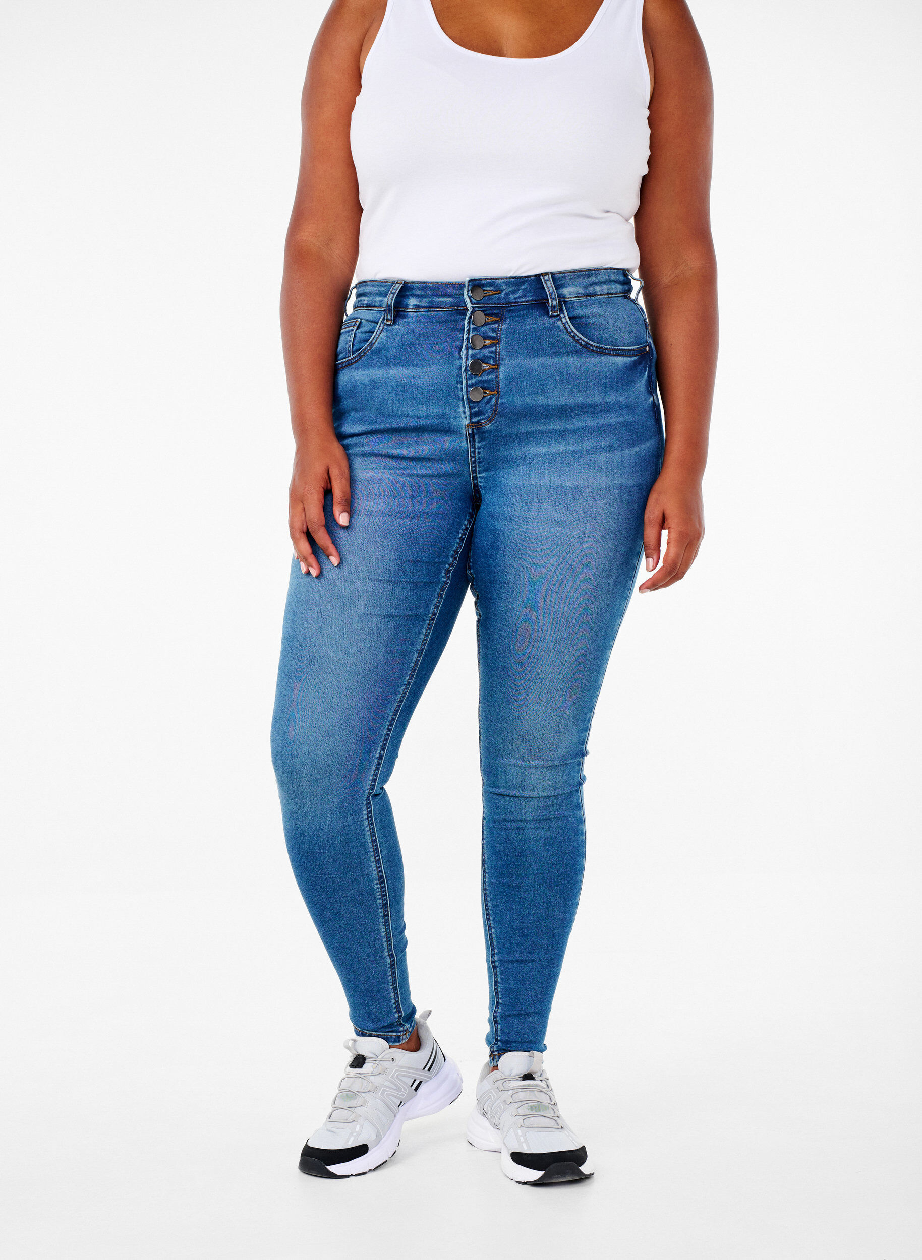 Zizzi High-waisted Amy jeans met knoopsluiting, Blue Denim, Model image number 2