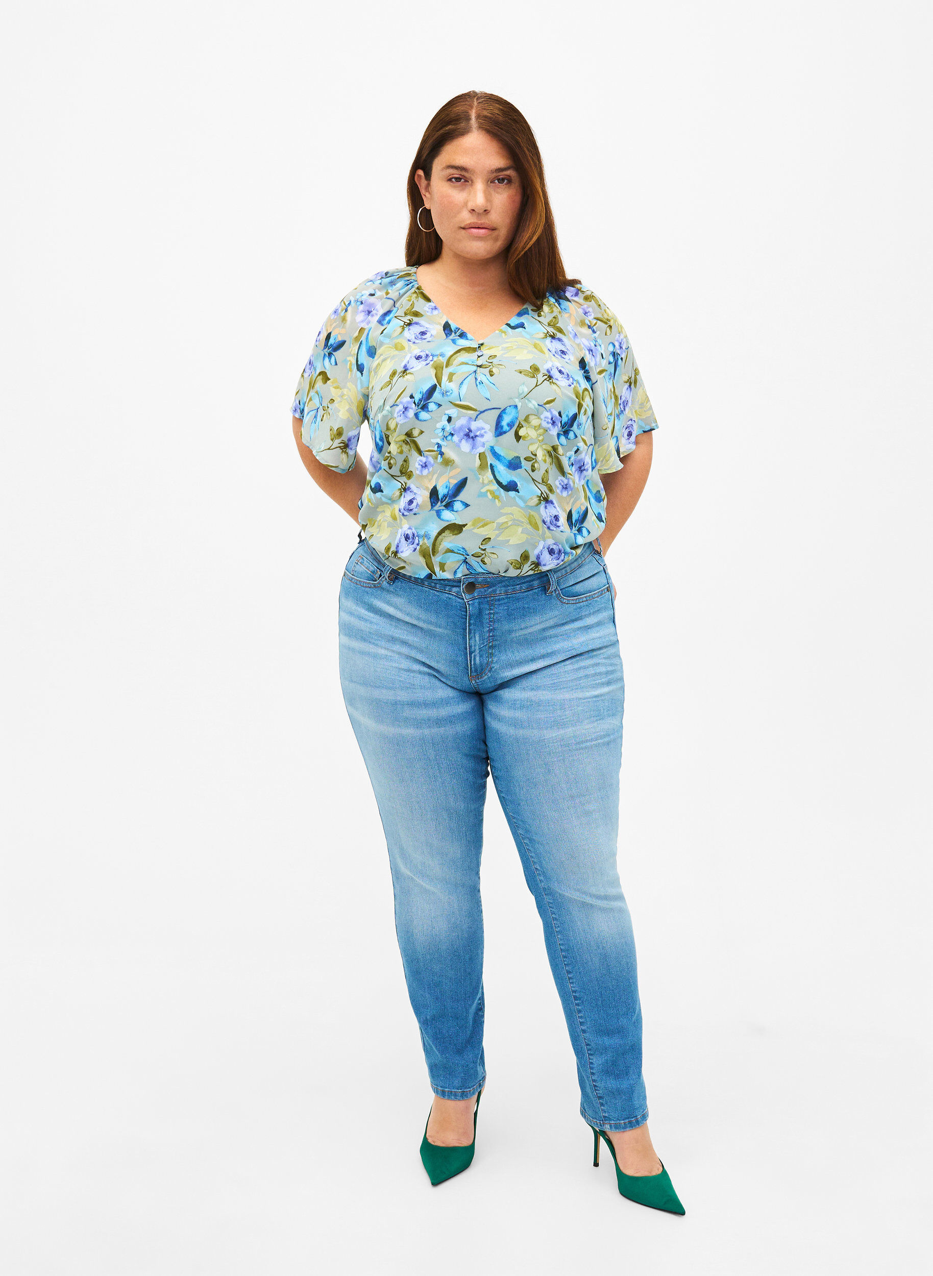 Zizzi Gebloemde feestblouse met korte mouwen, Wrought Iron AOP, Model image number 2