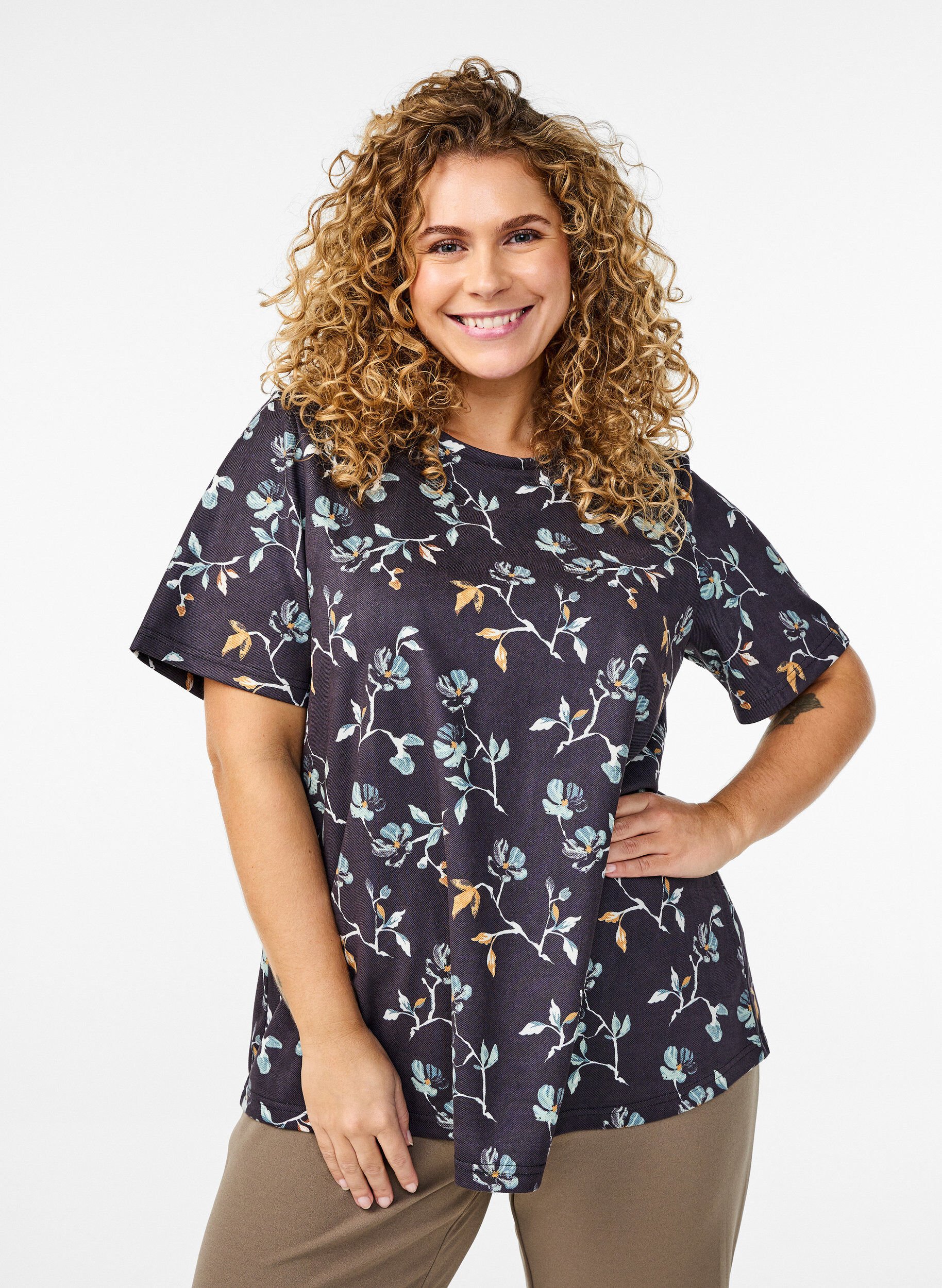 Zizzi FLASH - T-shirt met bloemenprint, Zwart, Model image number 0