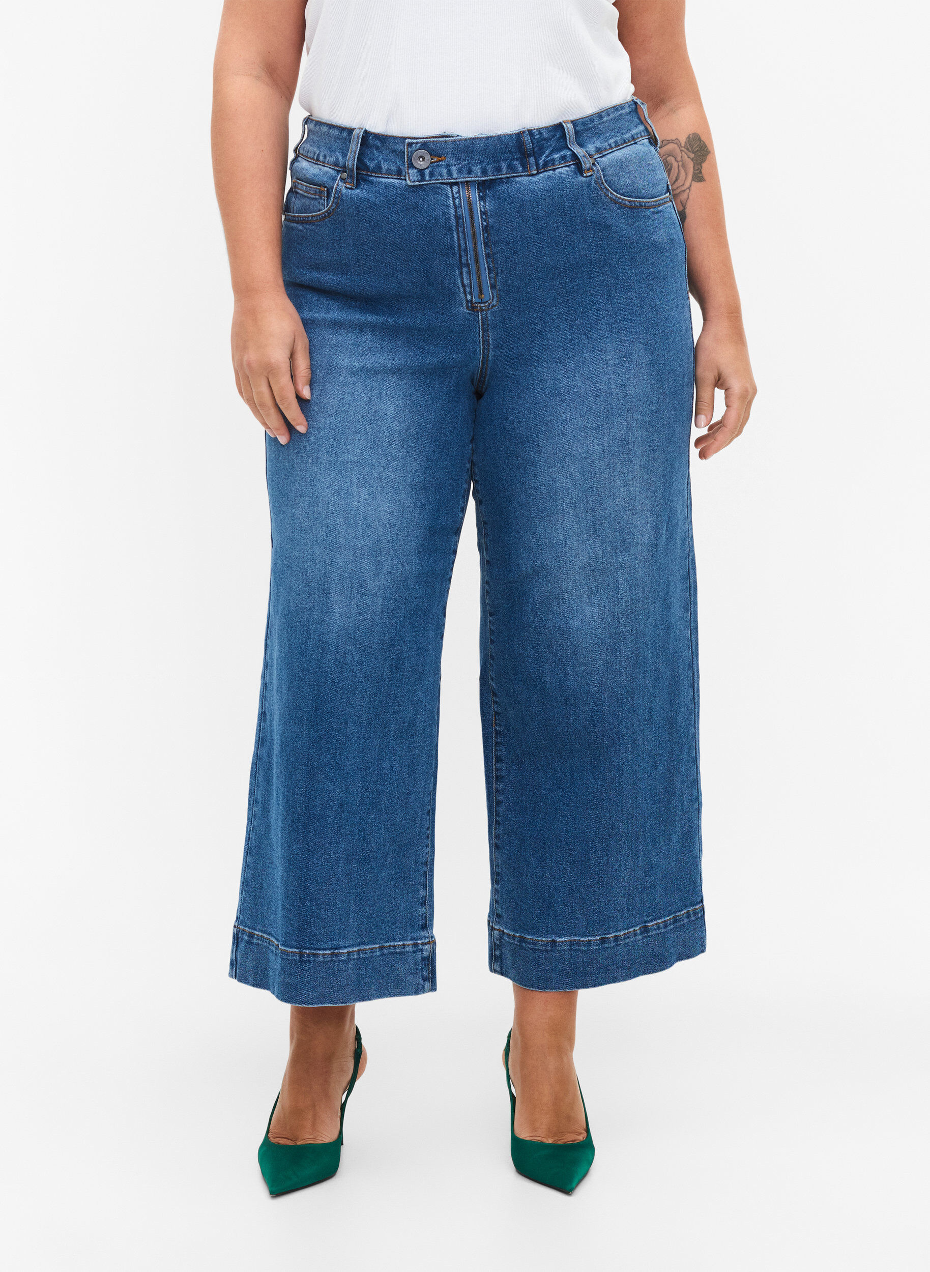 Zizzi Cropped jeans met flare, Blauw, Model image number 3
