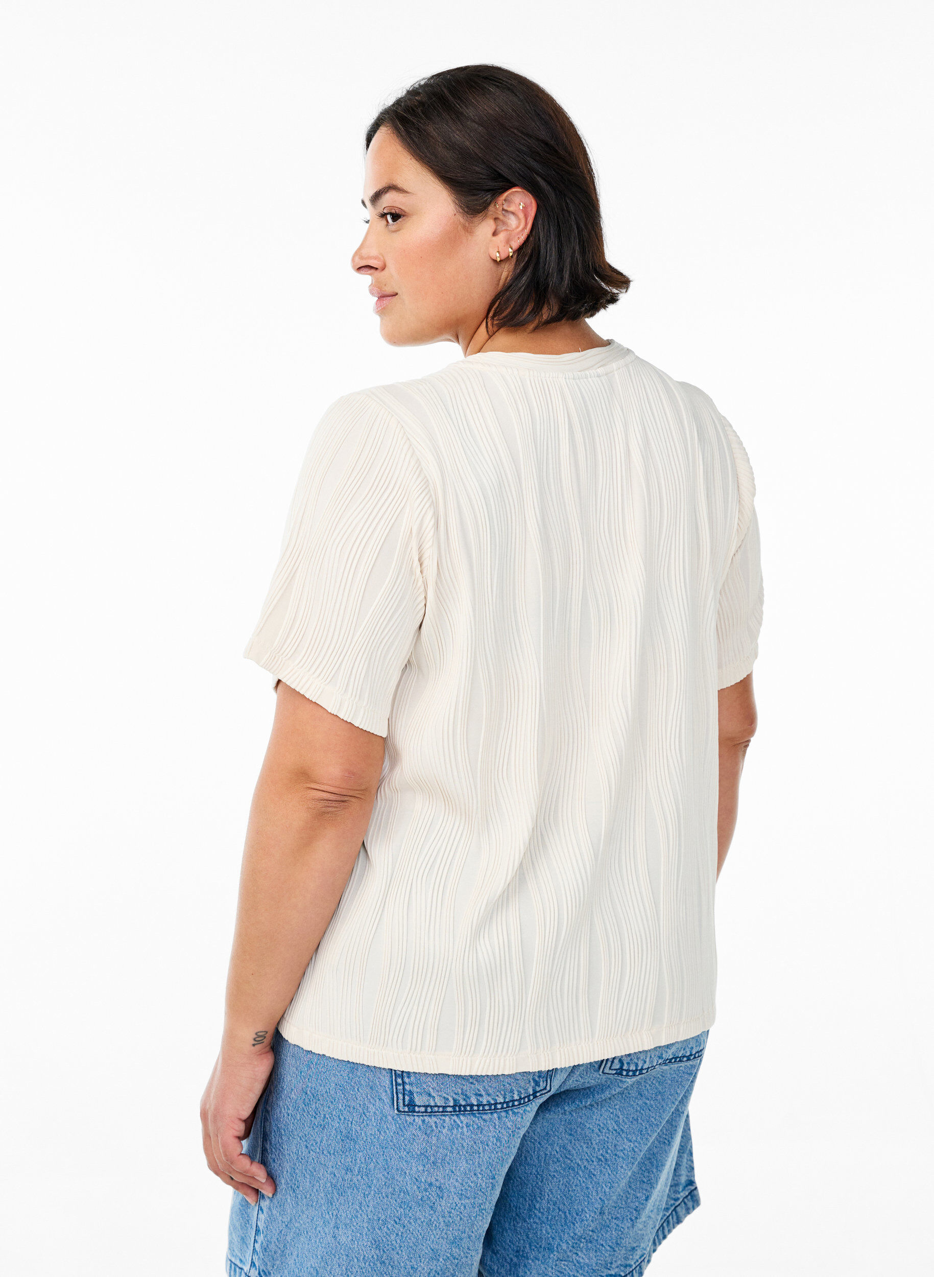 Zizzi Blouse met korte mouwen en een golvende textuur, Beige, Model image number 2