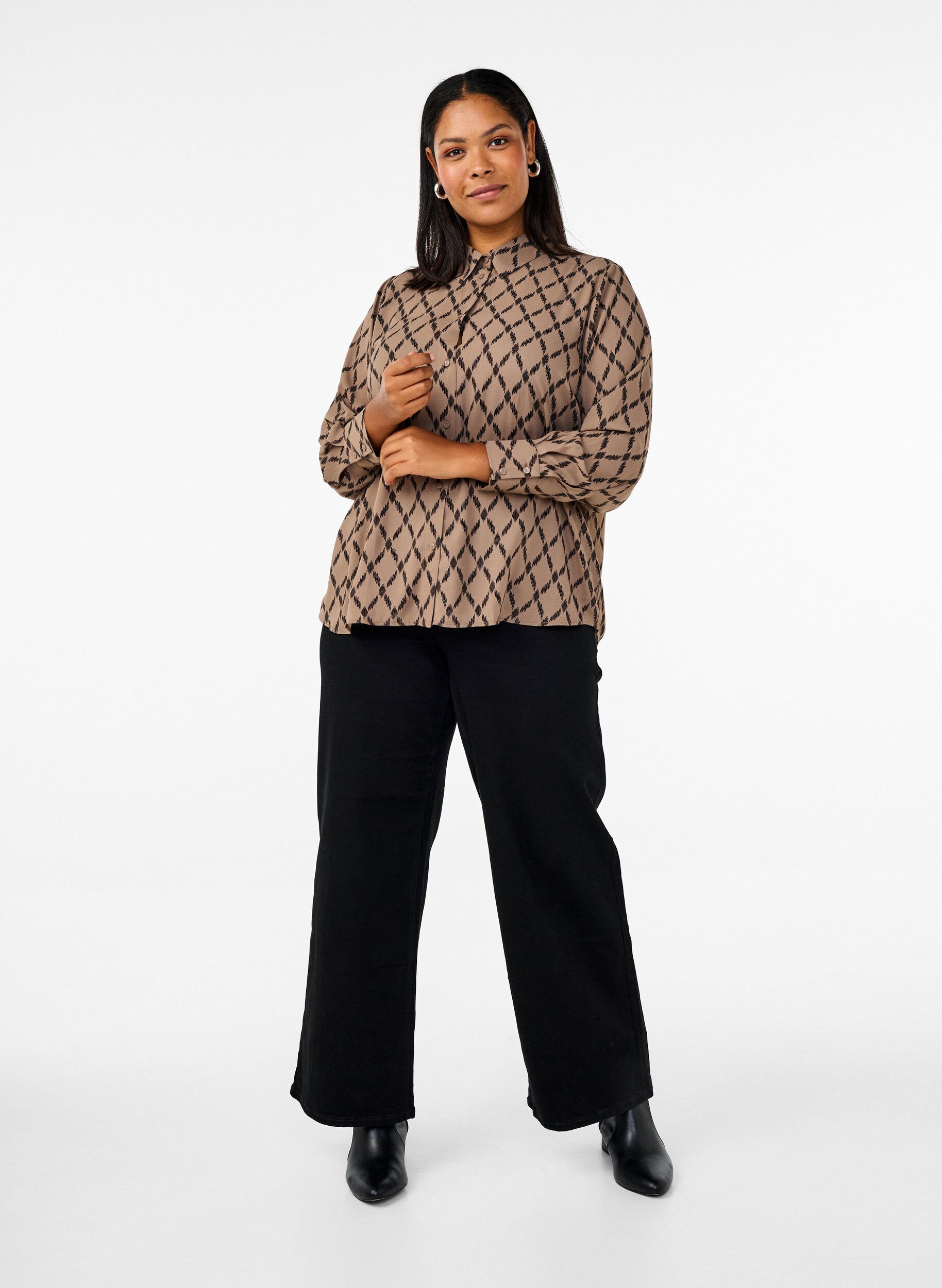 Zizzi Shirt met patroon en lange mouwen, Grafic AOP, Model image number 3