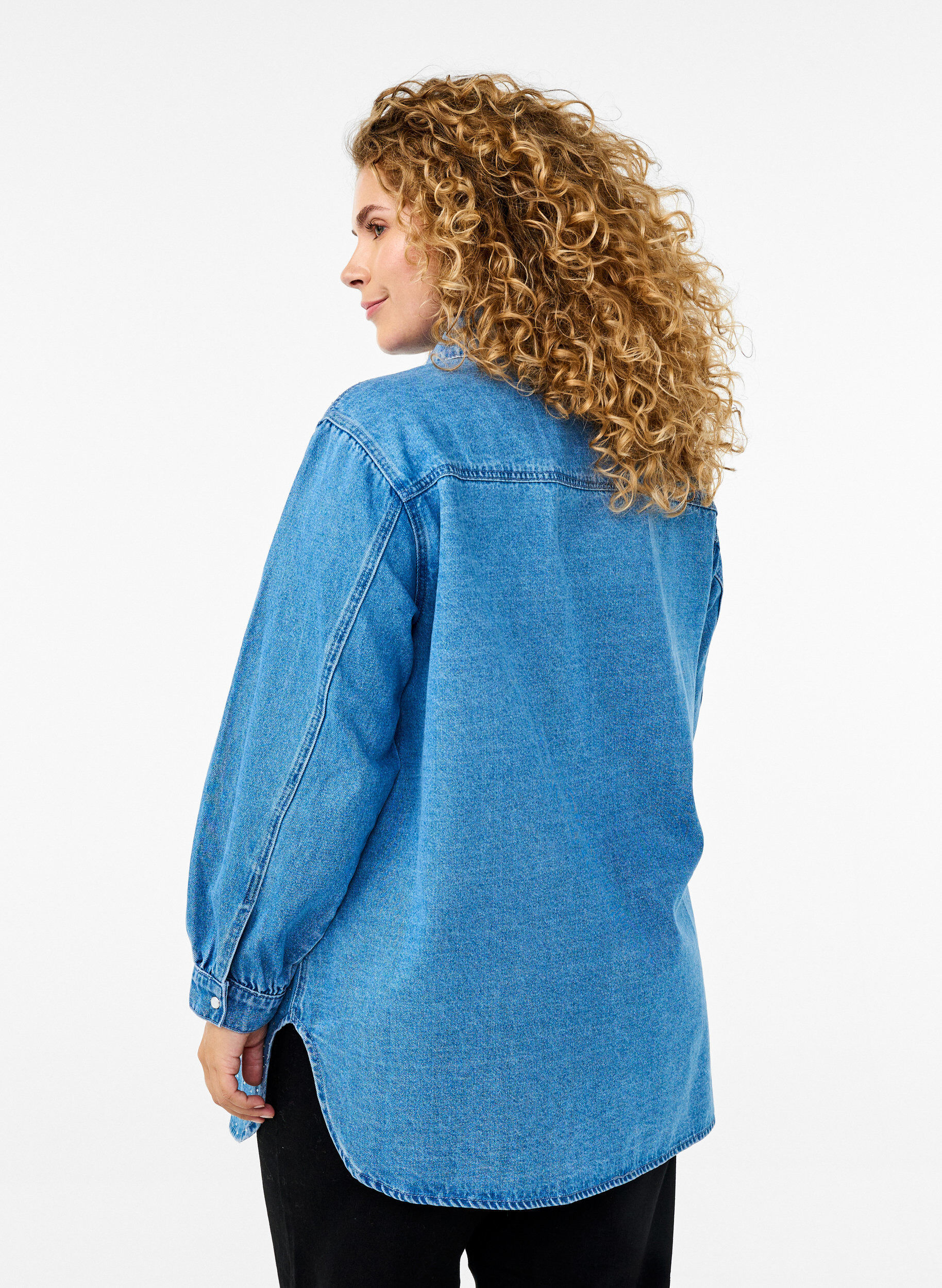 Zizzi Denim shirt met strasssteentjes, Light Blue Denim, Model image number 1