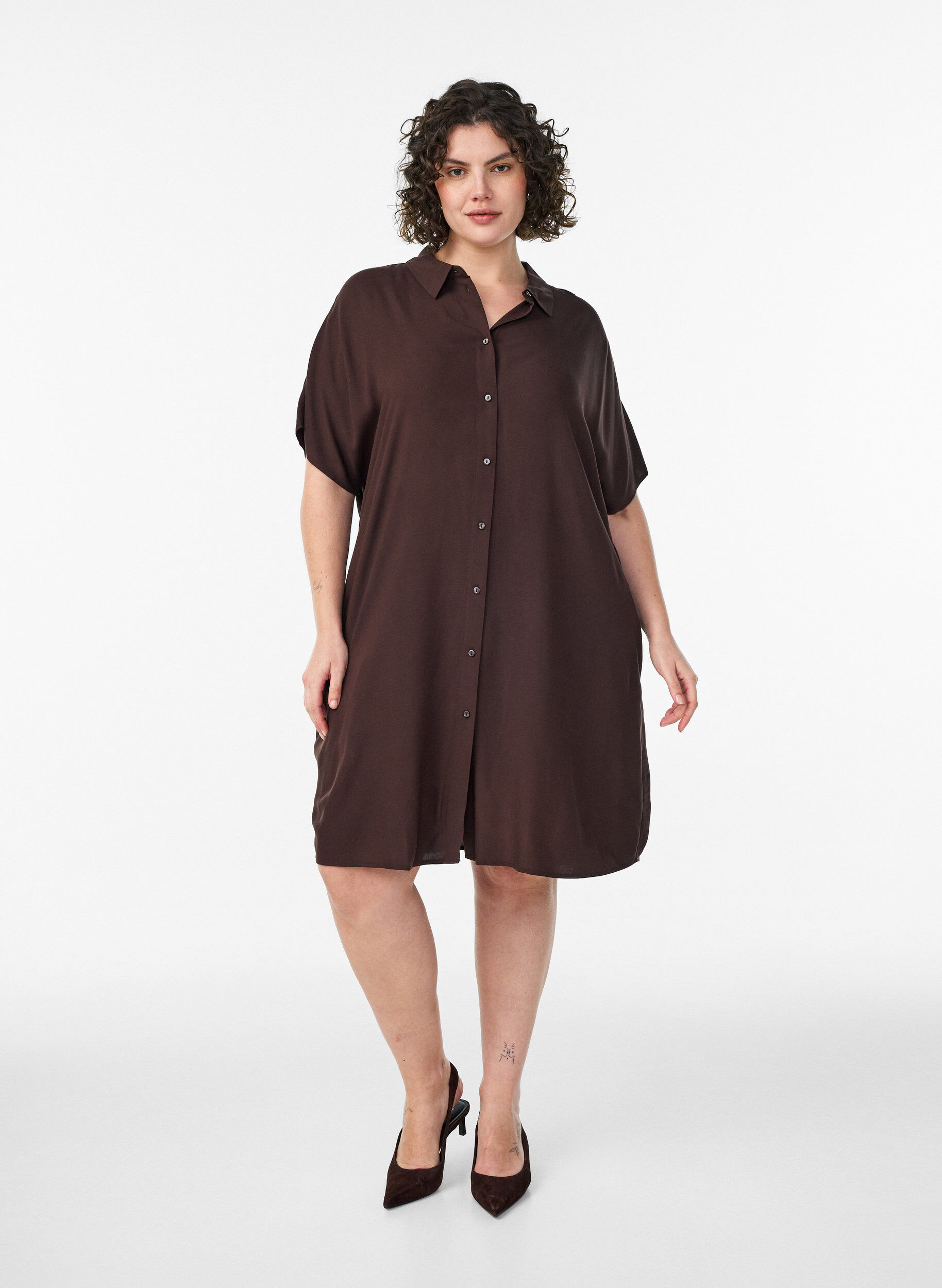 Zizzi Losvallend lang shirt van viscose, Bruin, Model image number 1