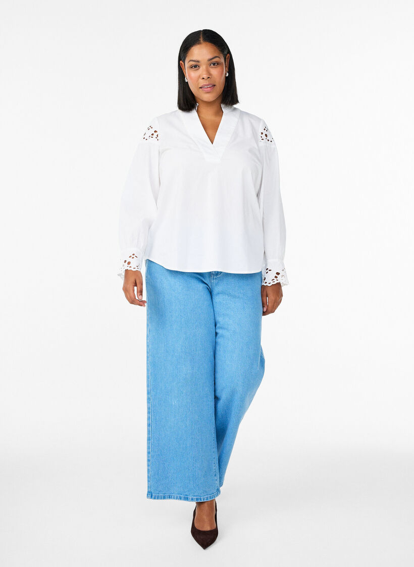 Blouse met V-hals en broderie anglaise details, Wit, Model