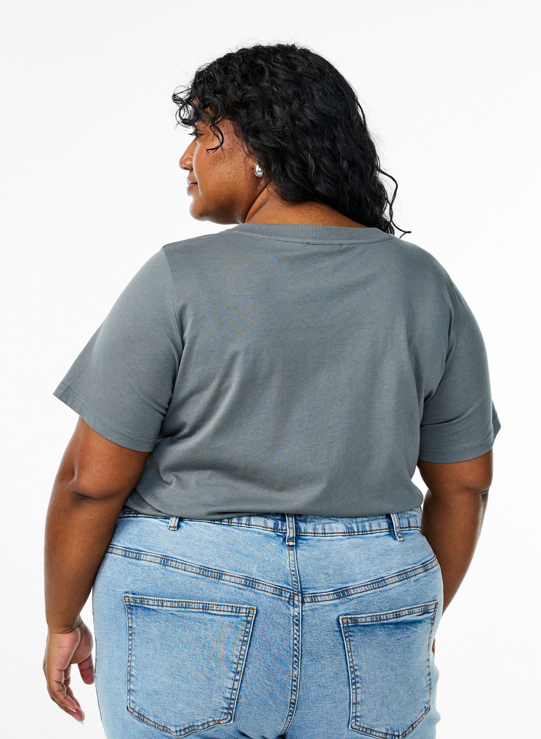 Zizzi Basis T-shirt van katoen met een V-hals, Groen, Model image number 2